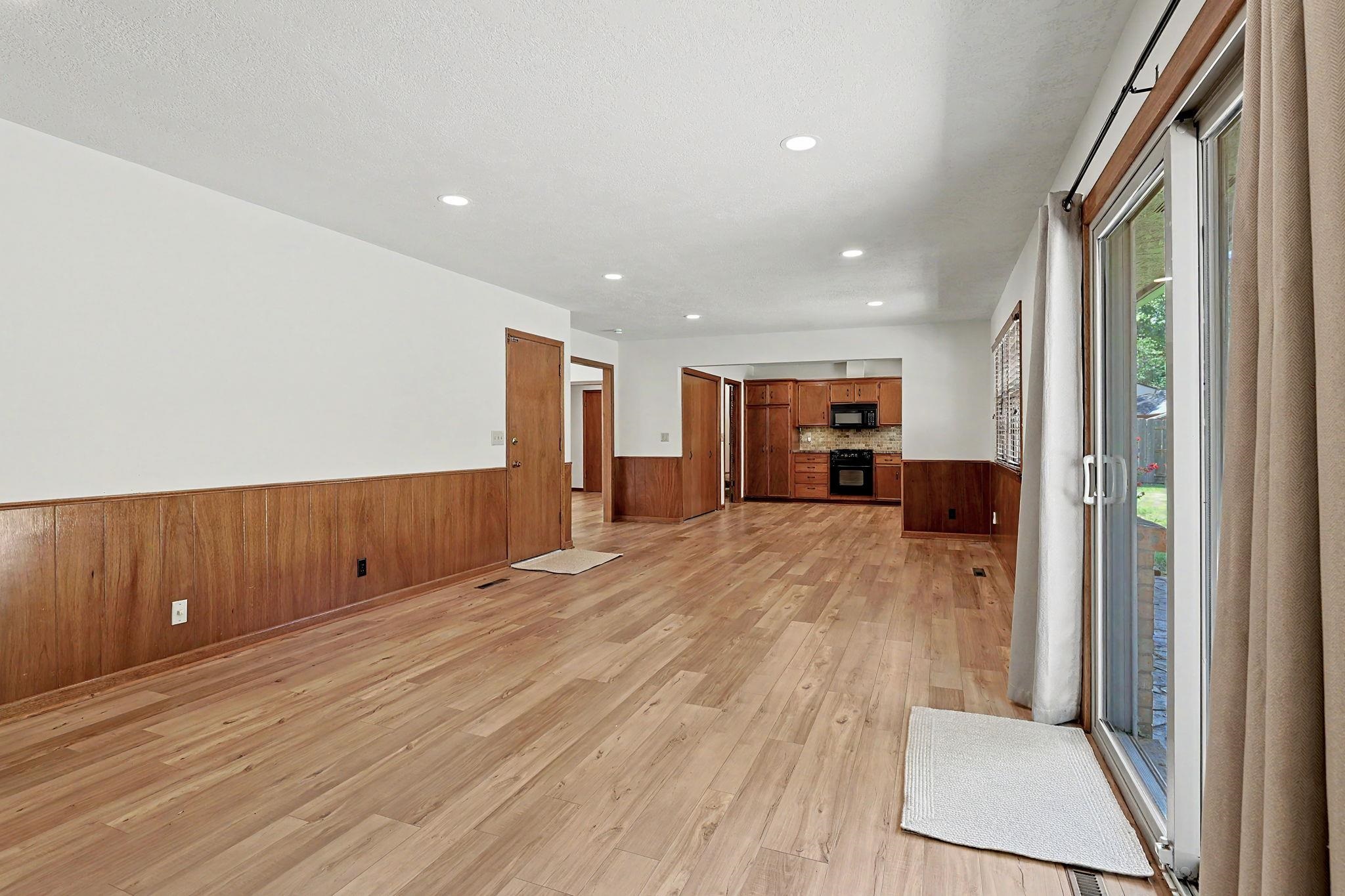 2033 N Gow Property Photo 9