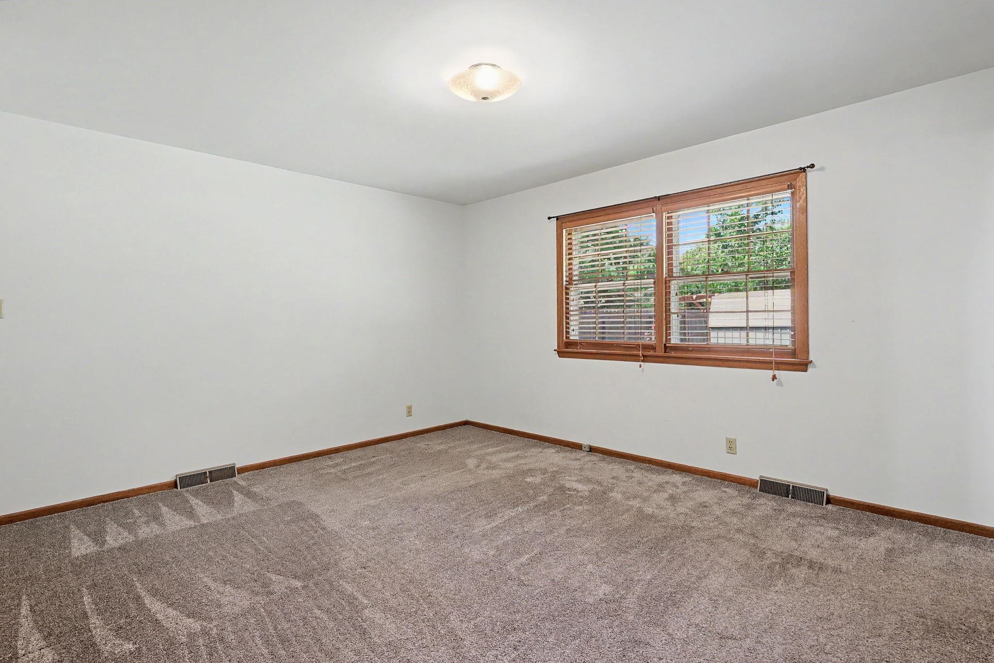 2033 N Gow Property Photo 10