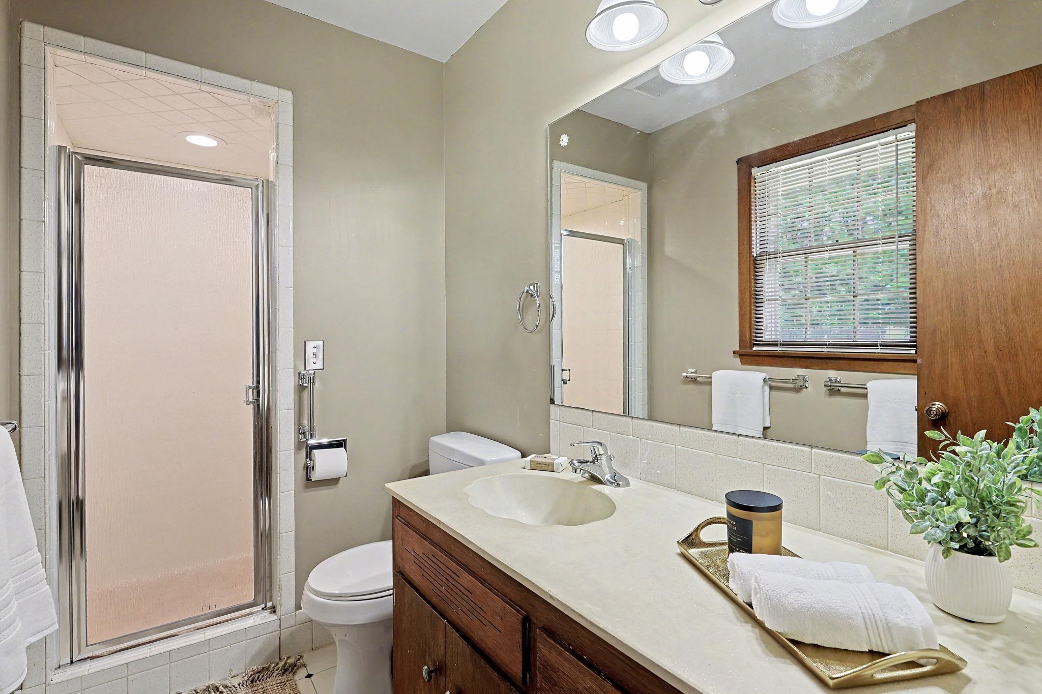 2033 N Gow Property Photo 11