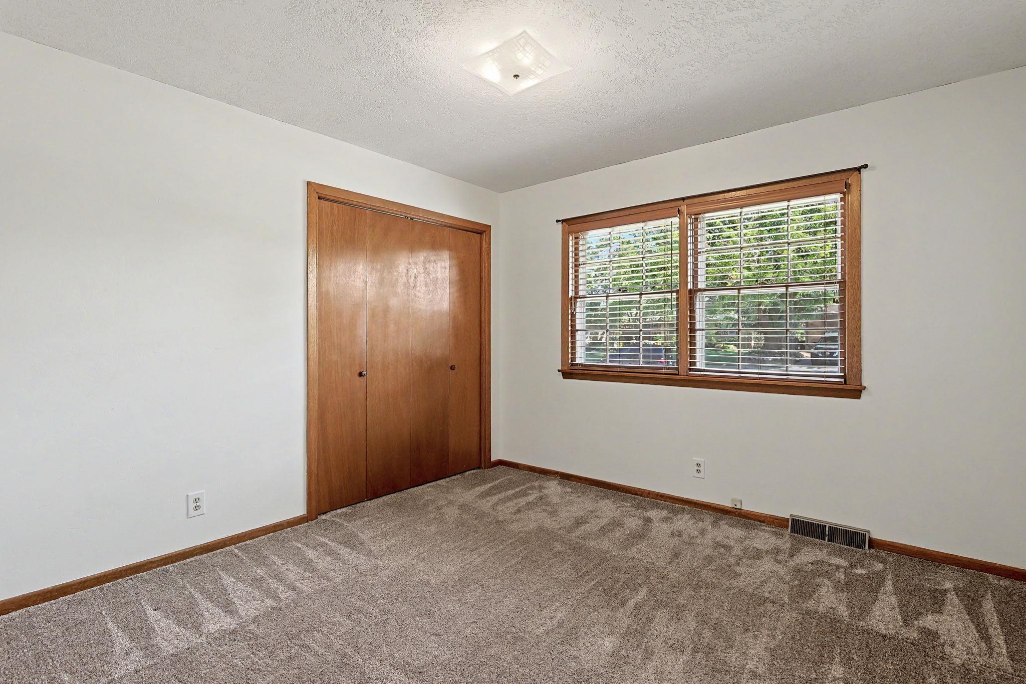 2033 N Gow Property Photo 12