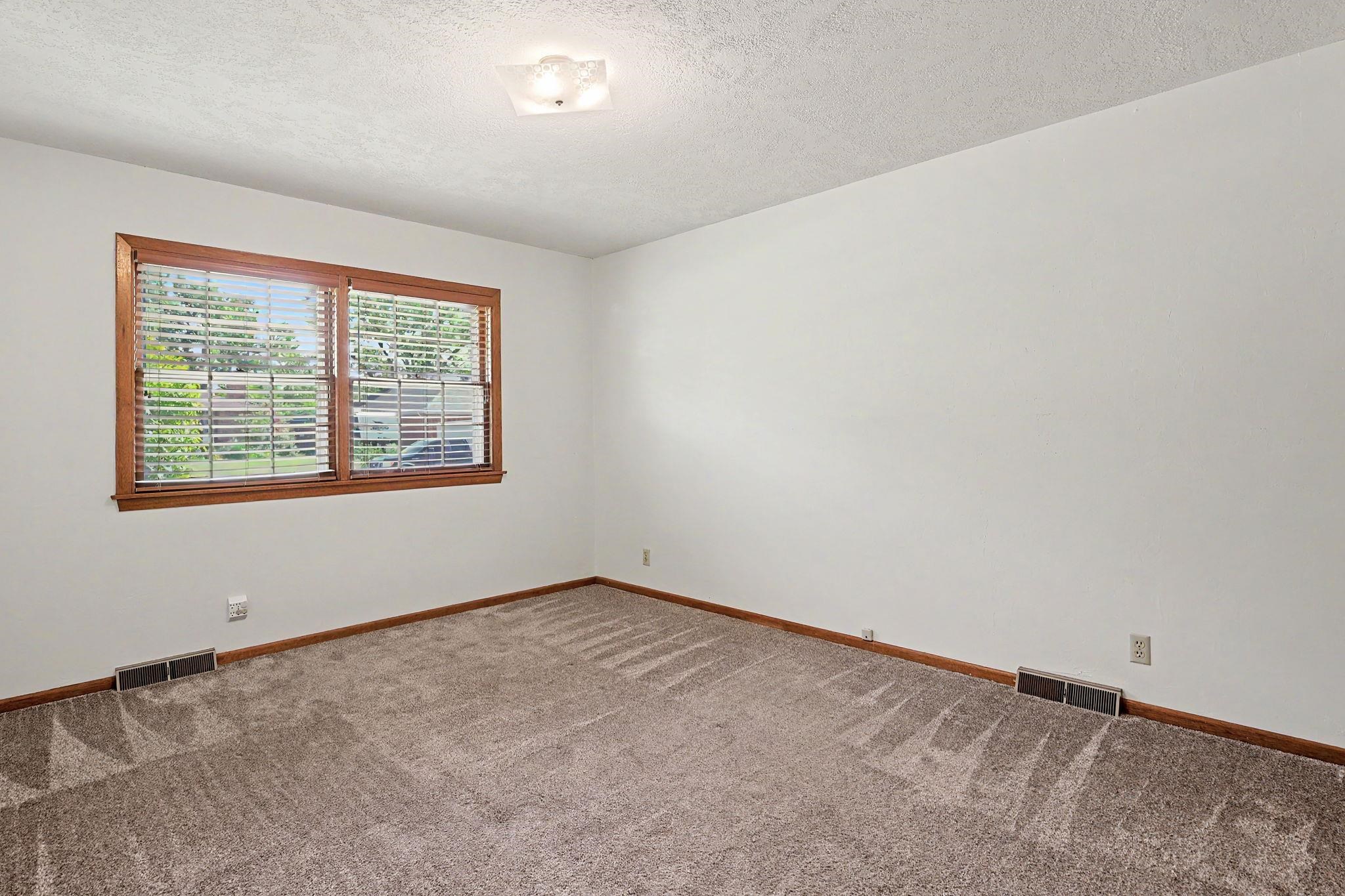2033 N Gow Property Photo 13