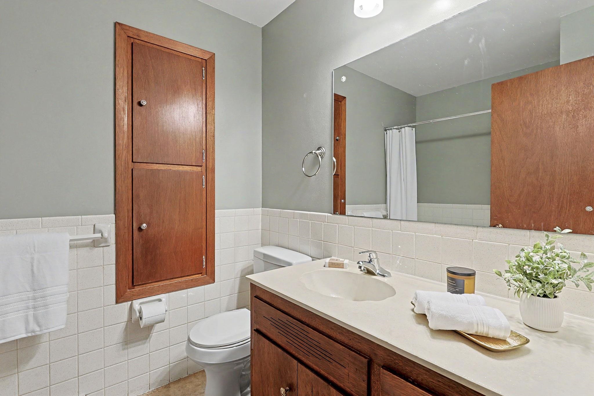 2033 N Gow Property Photo 14