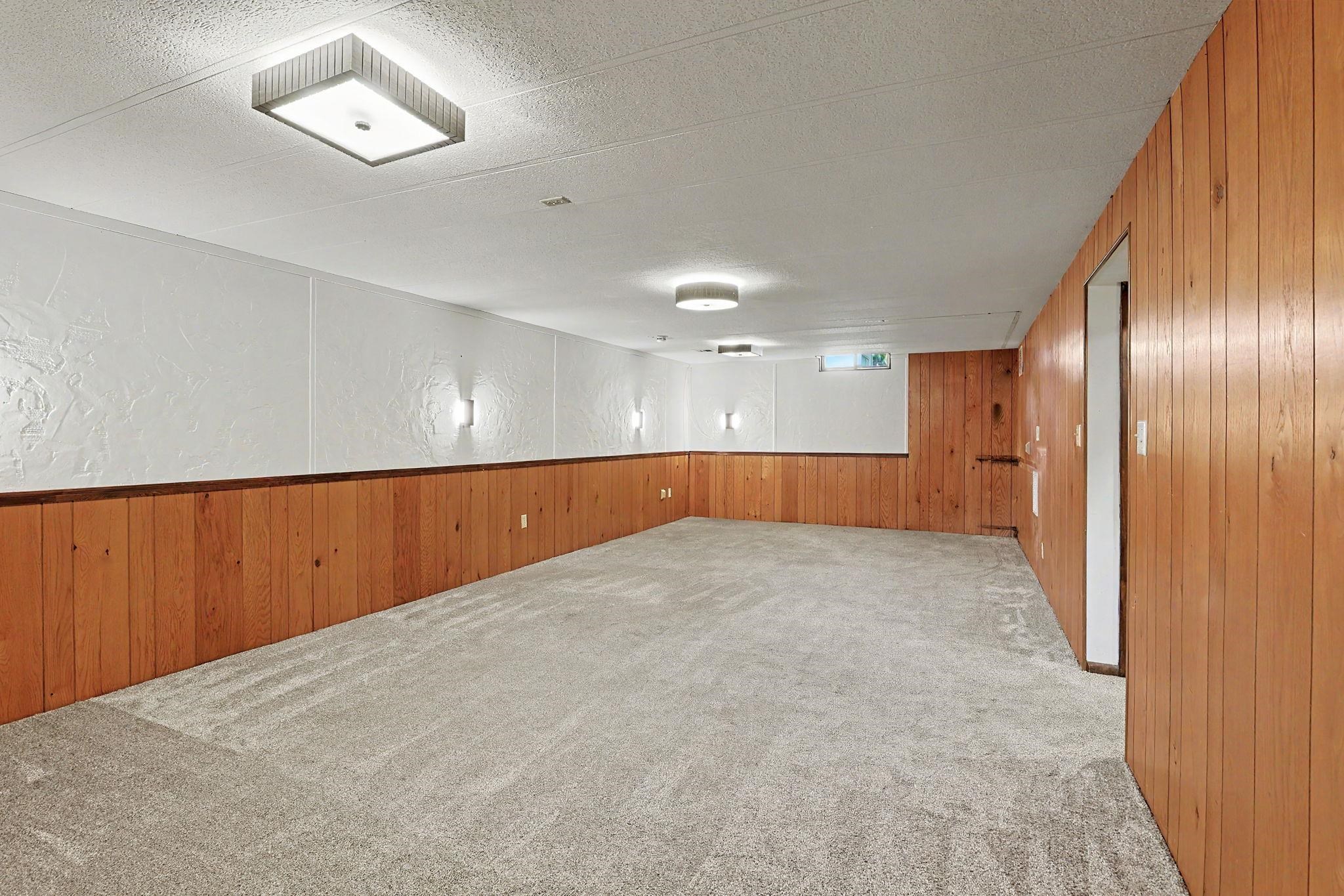 2033 N Gow Property Photo 15
