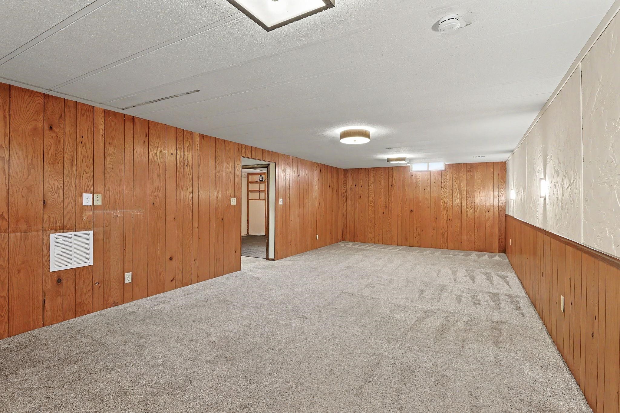 2033 N Gow Property Photo 16