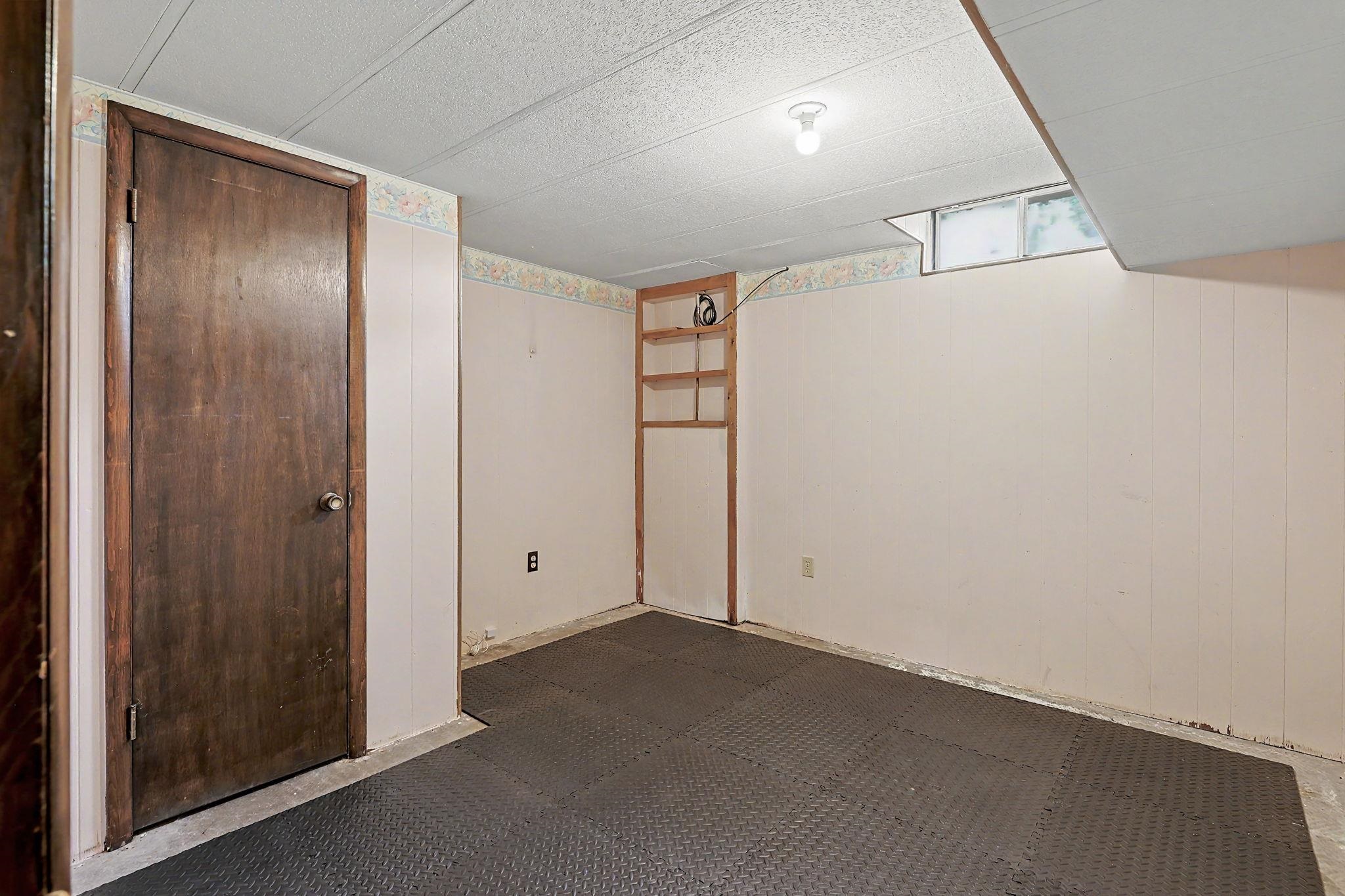 2033 N Gow Property Photo 17