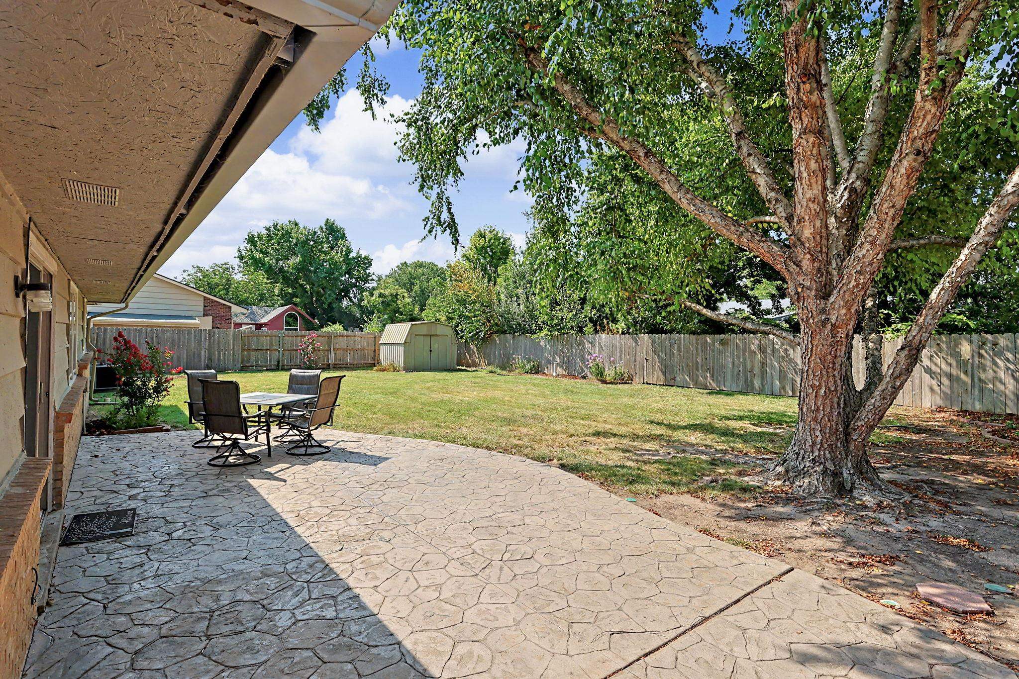 2033 N Gow Property Photo 18