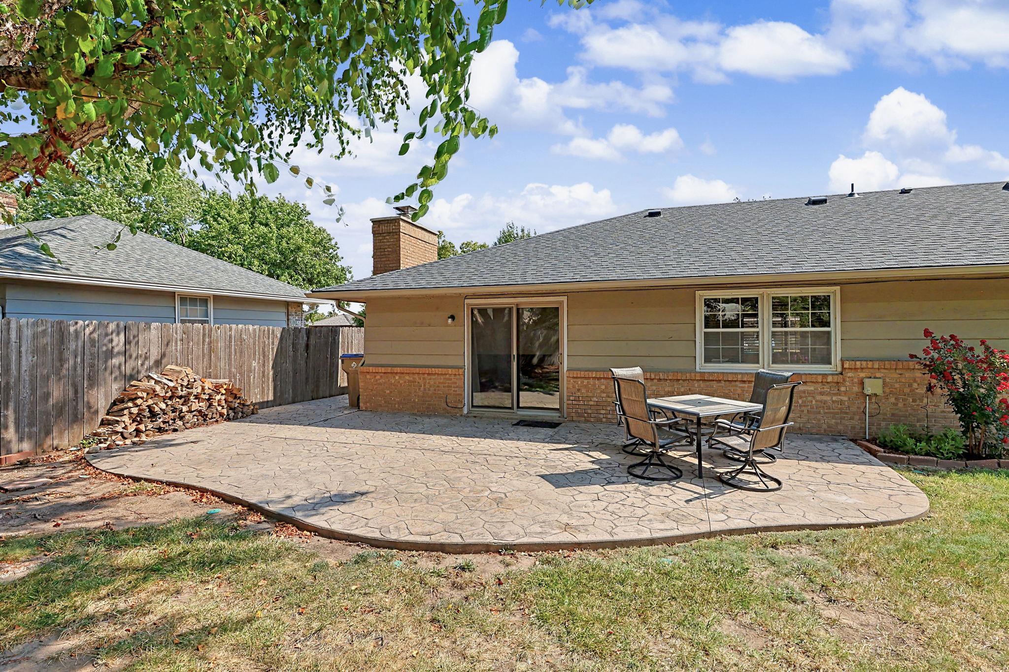 2033 N Gow Property Photo 19