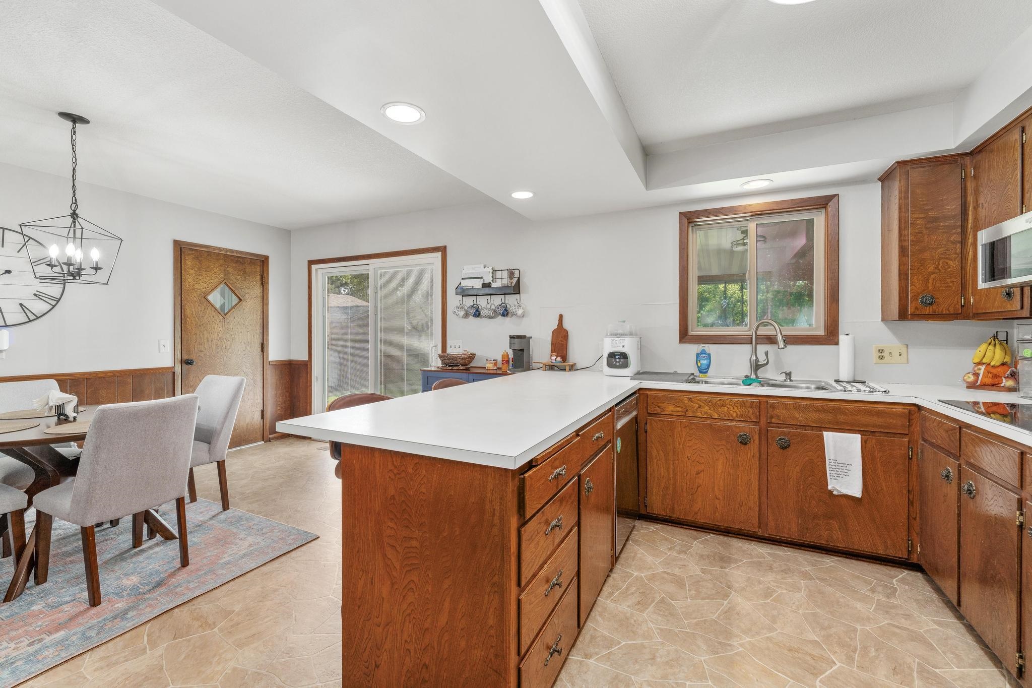 3316 N Clarence Property Photo 5