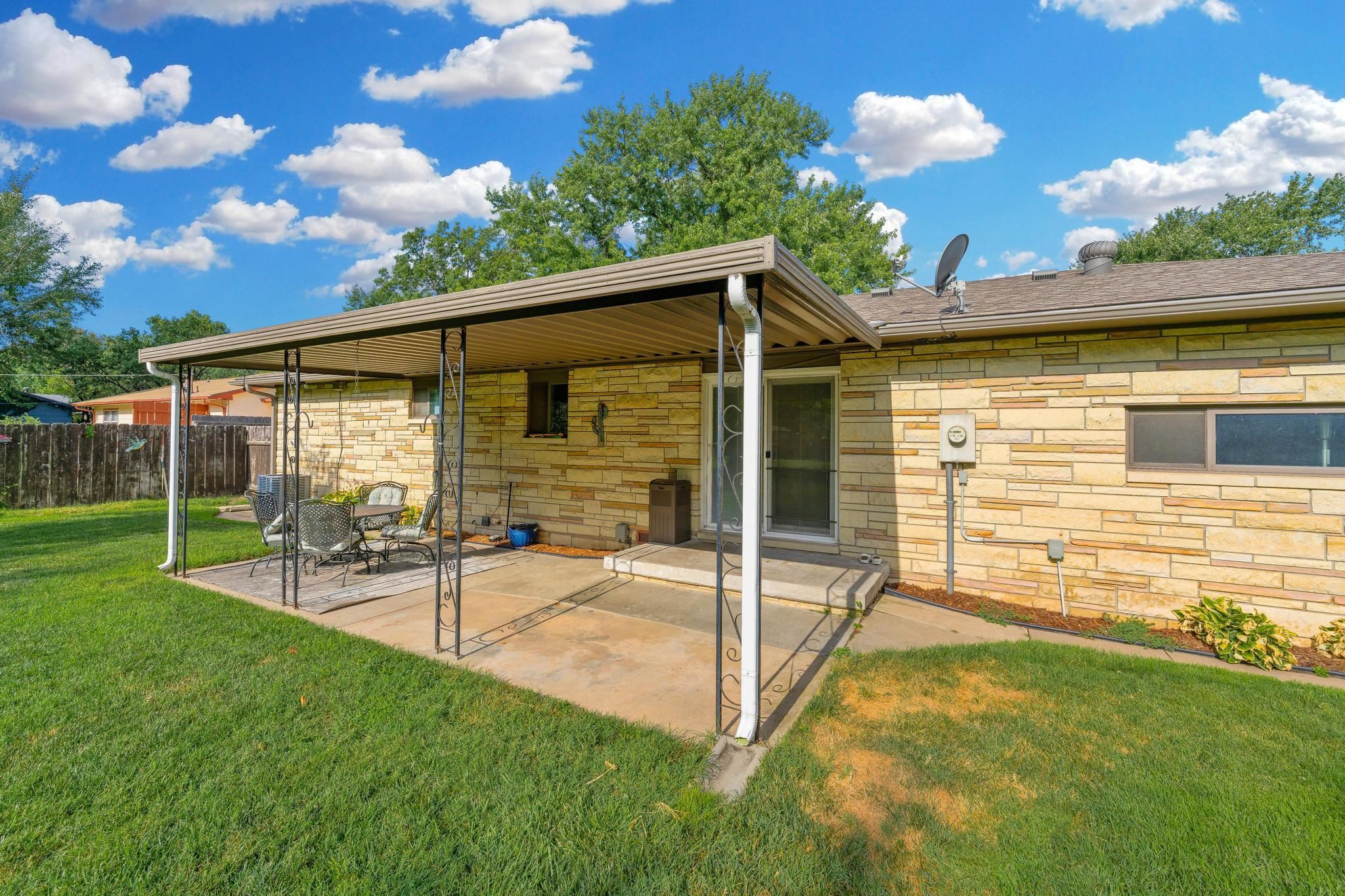 3316 N Clarence Property Photo 16