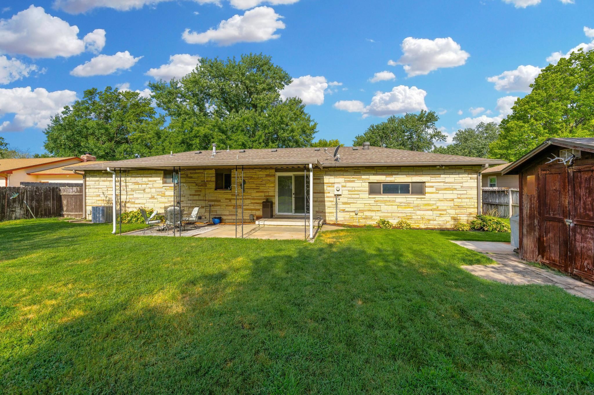 3316 N Clarence Property Photo 17