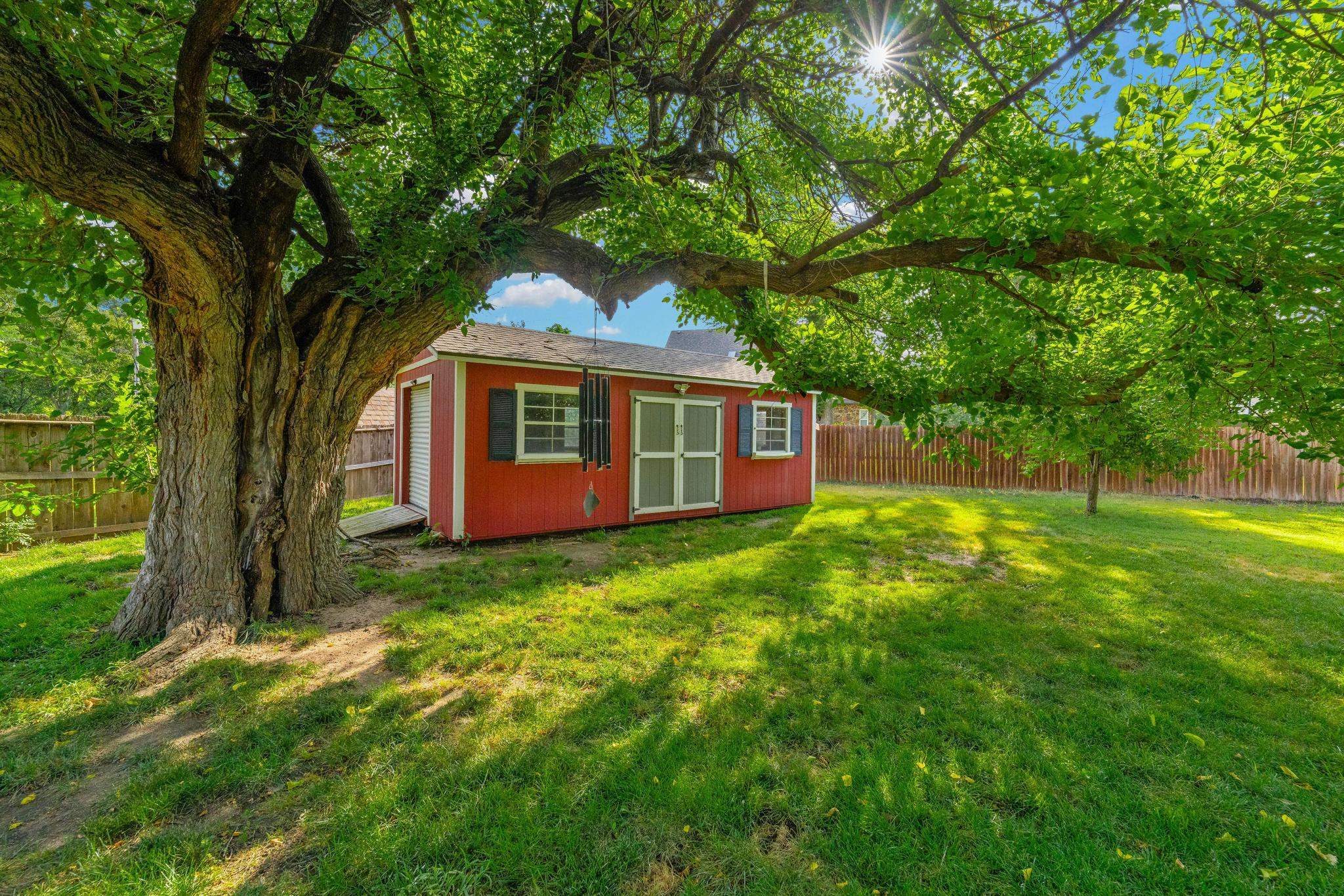 3316 N Clarence Property Photo 18
