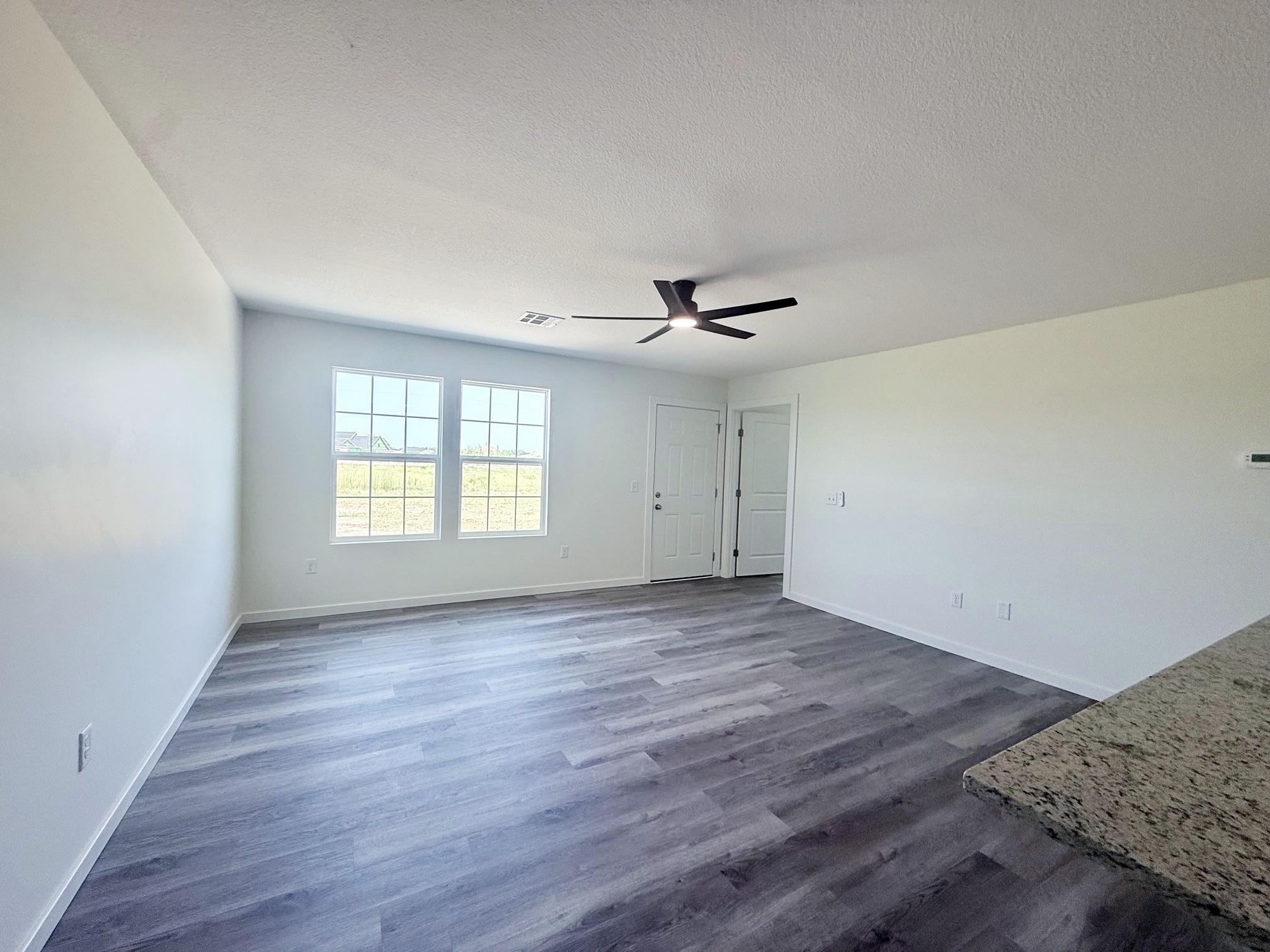 1227 Fountain Dr Property Photo 6