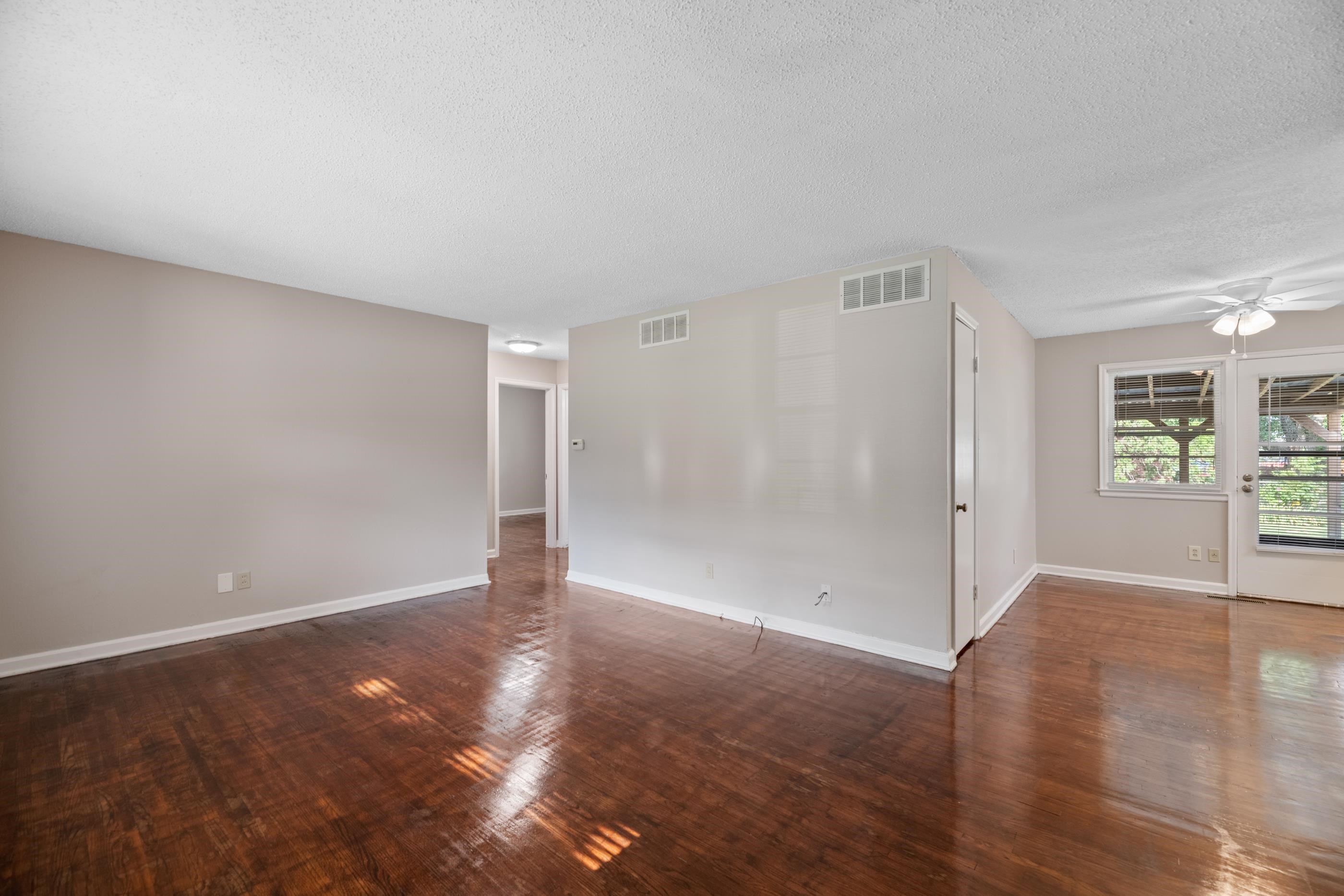 901 S Drury Lane Property Photo 4