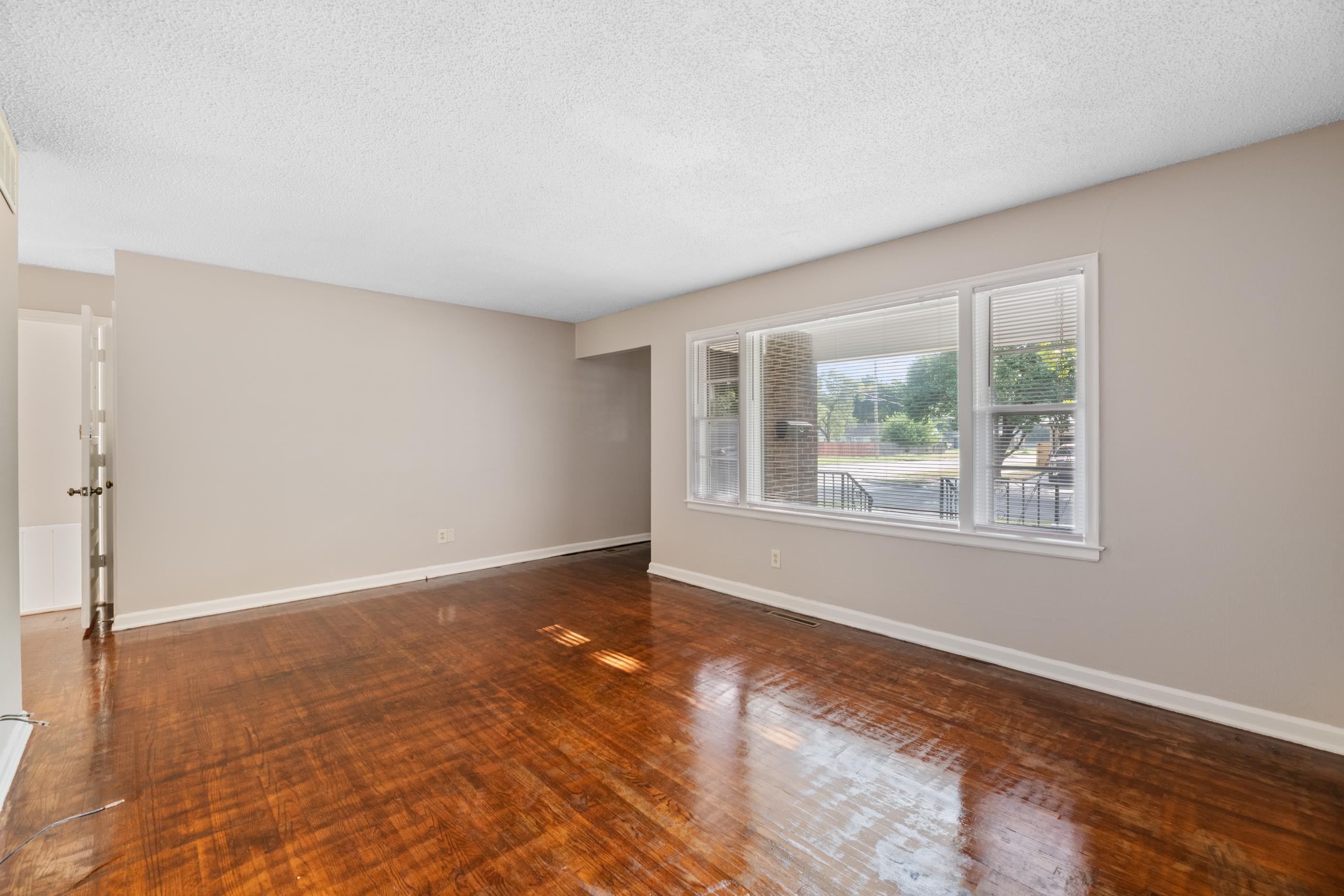 901 S Drury Lane Property Photo 6