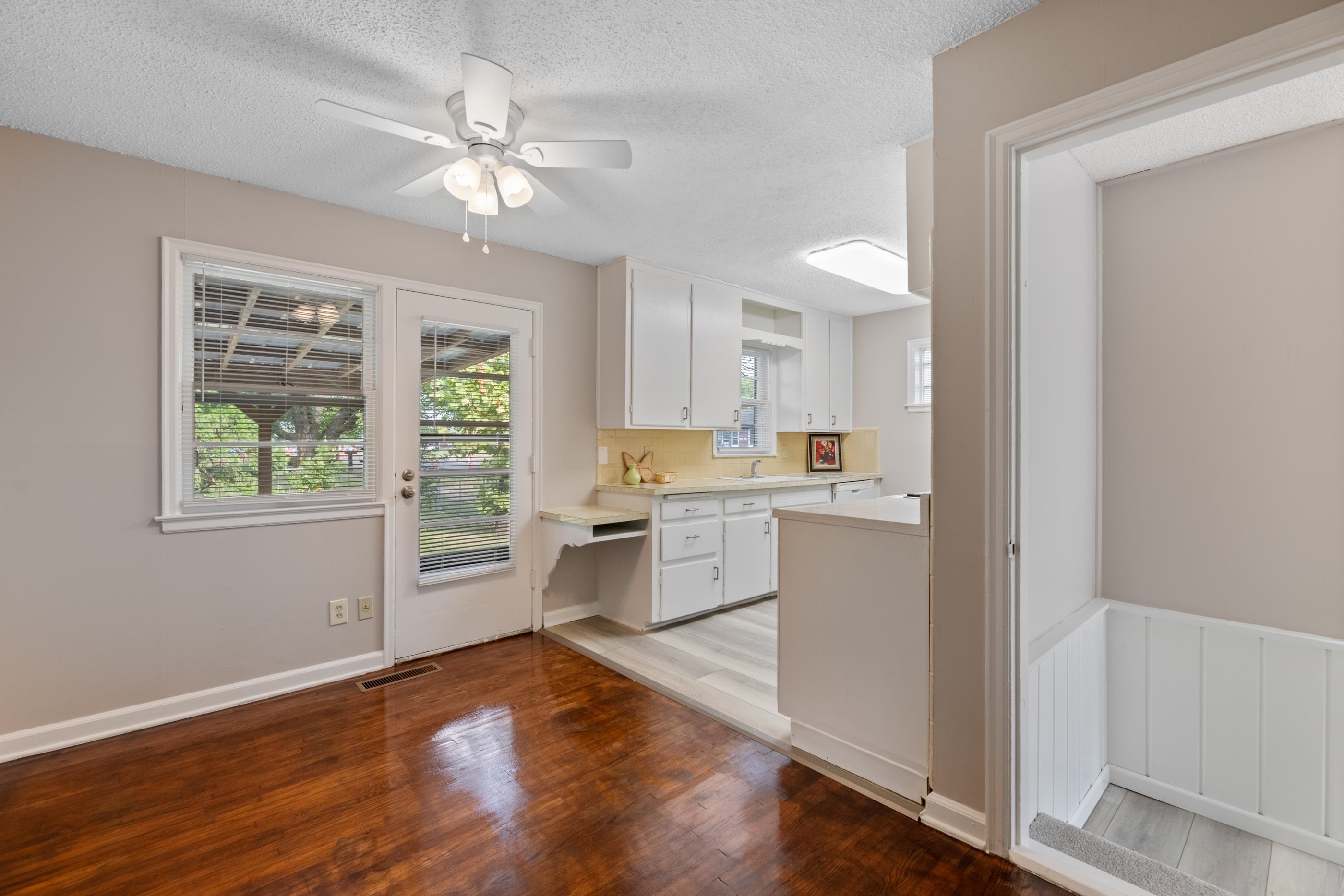 901 S Drury Lane Property Photo 8