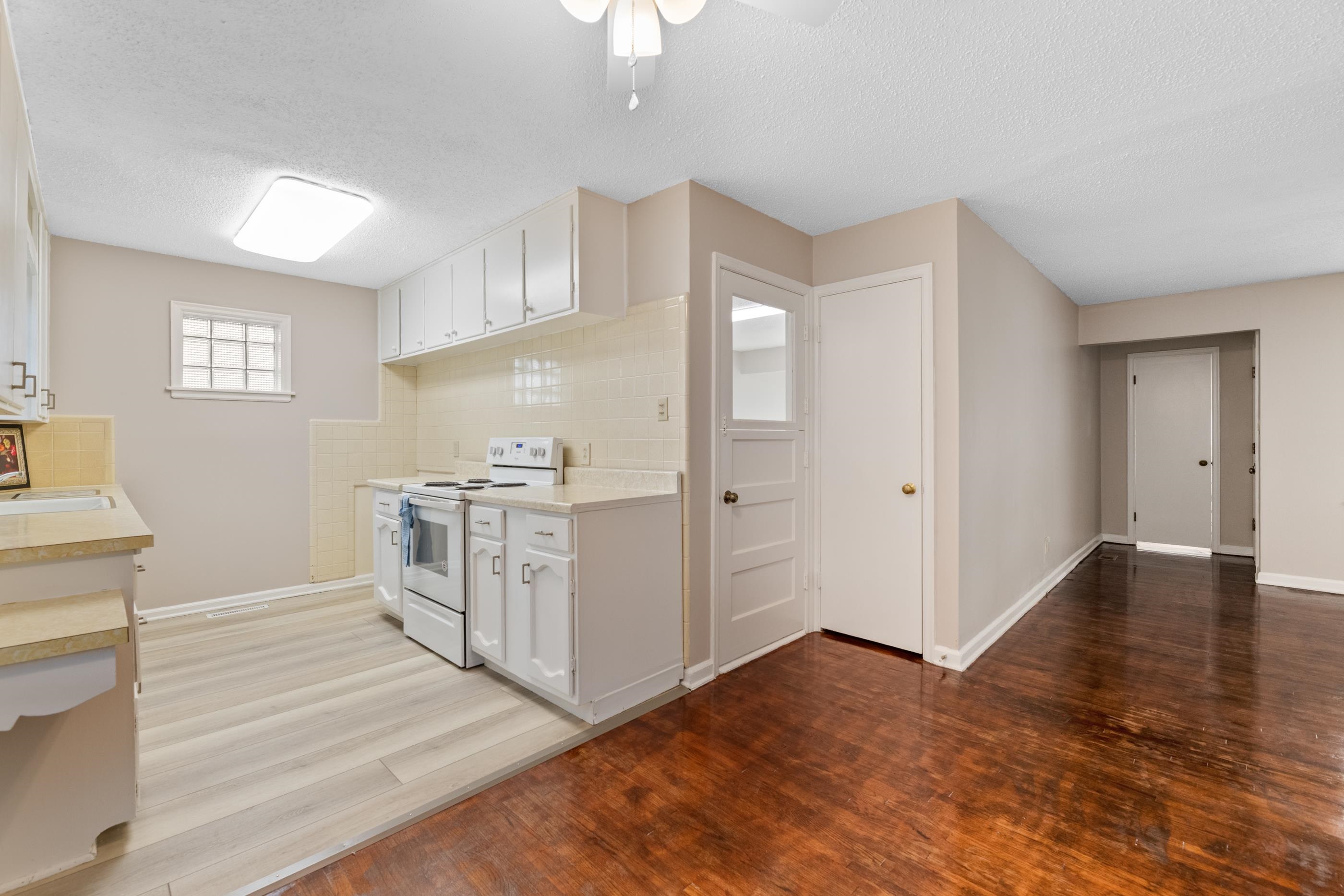 901 S Drury Lane Property Photo 9