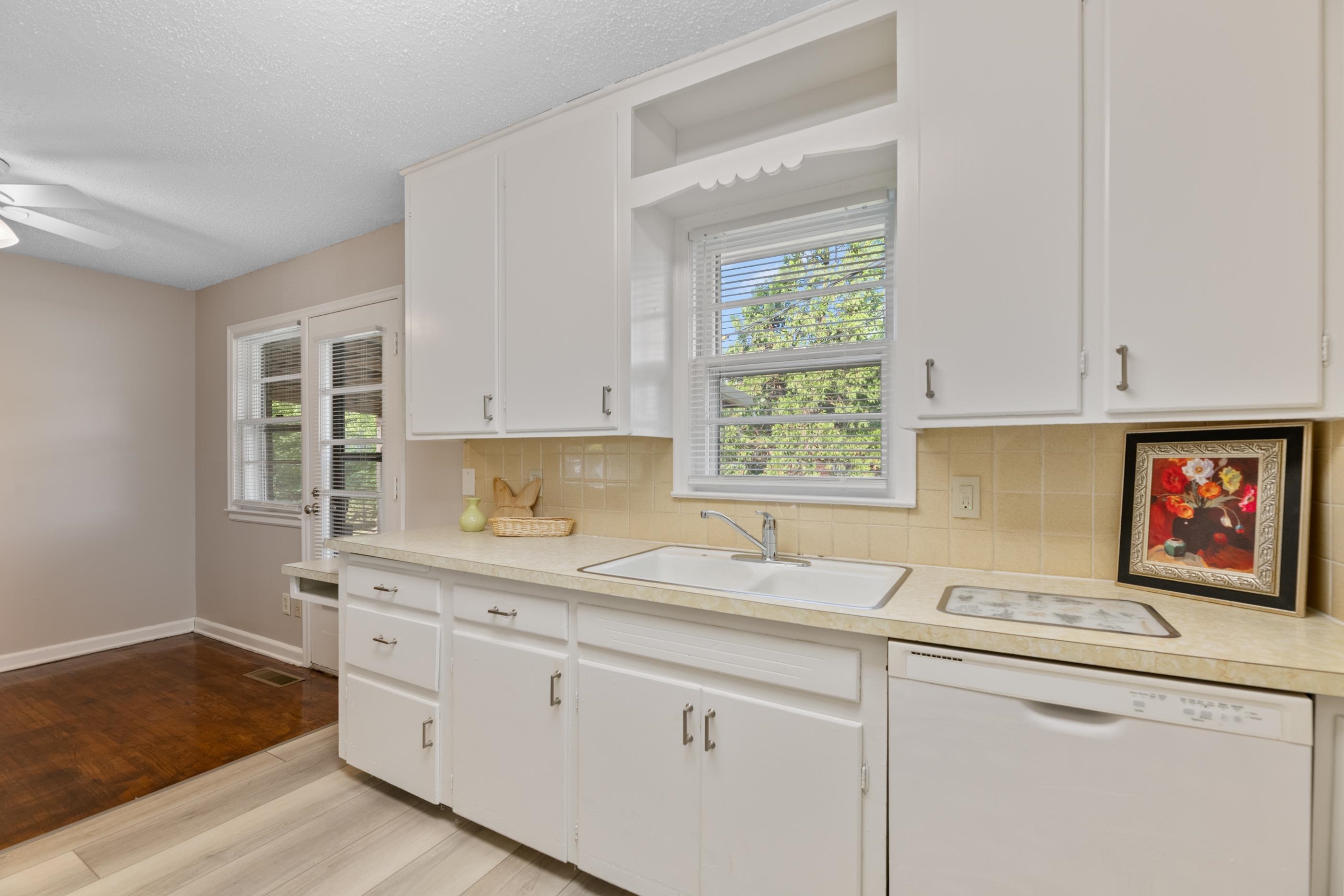 901 S Drury Lane Property Photo 13