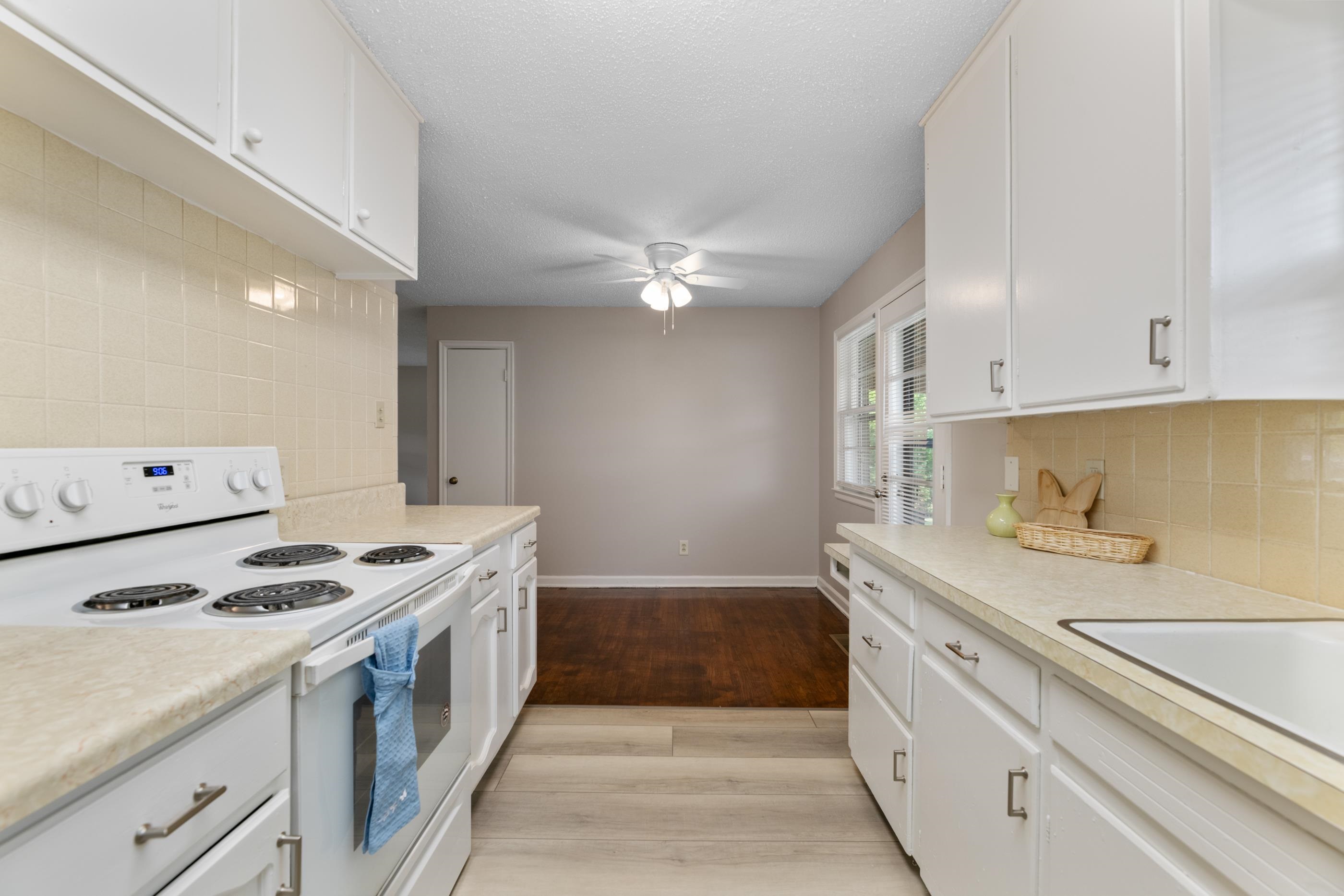 901 S Drury Lane Property Photo 15