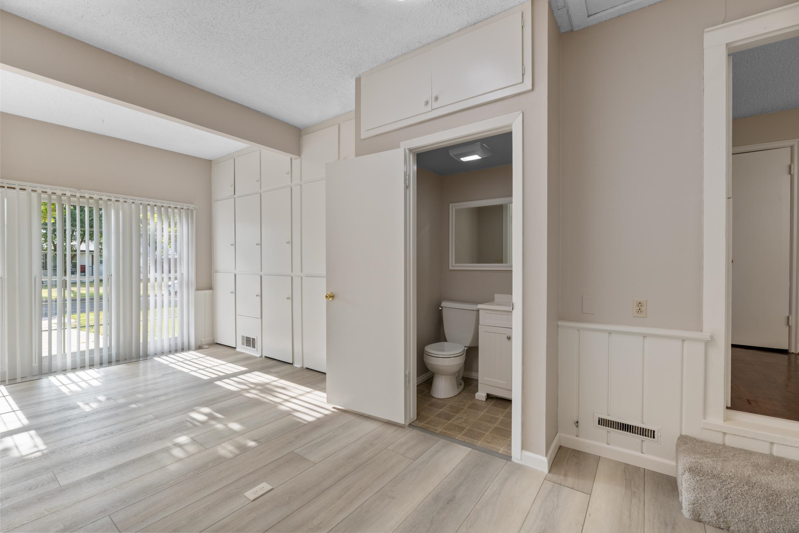 901 S Drury Lane Property Photo 17