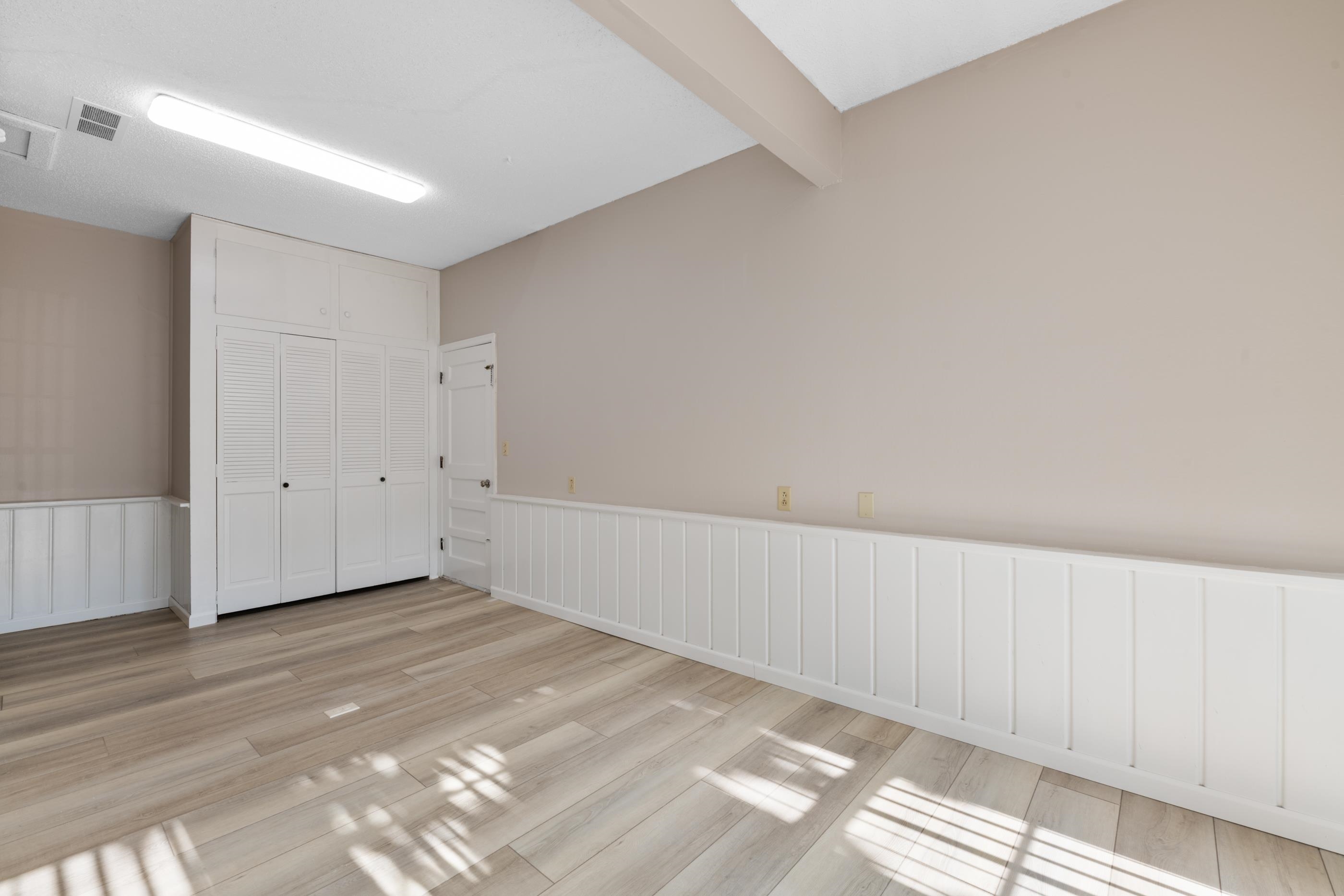 901 S Drury Lane Property Photo 18