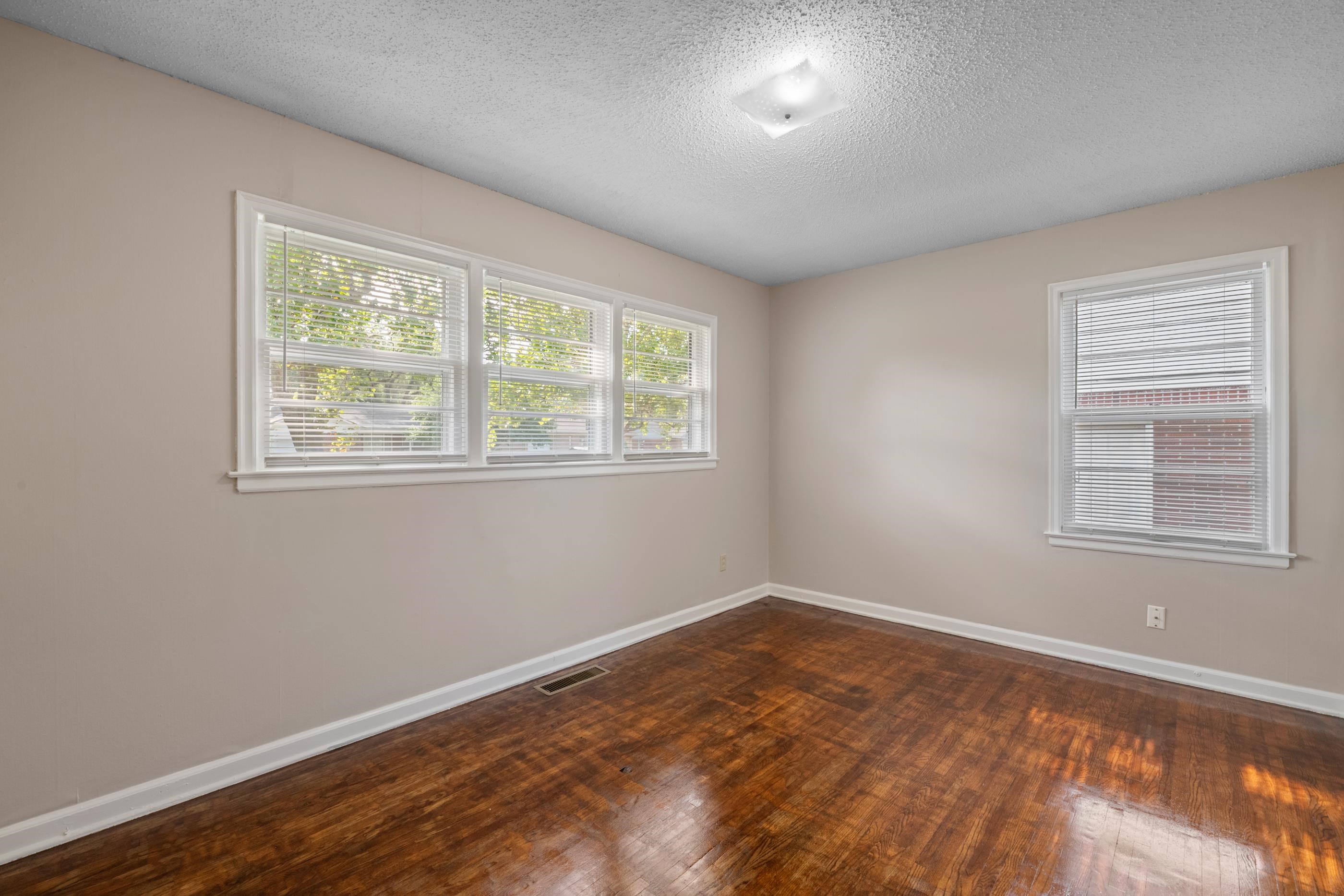 901 S Drury Lane Property Photo 23