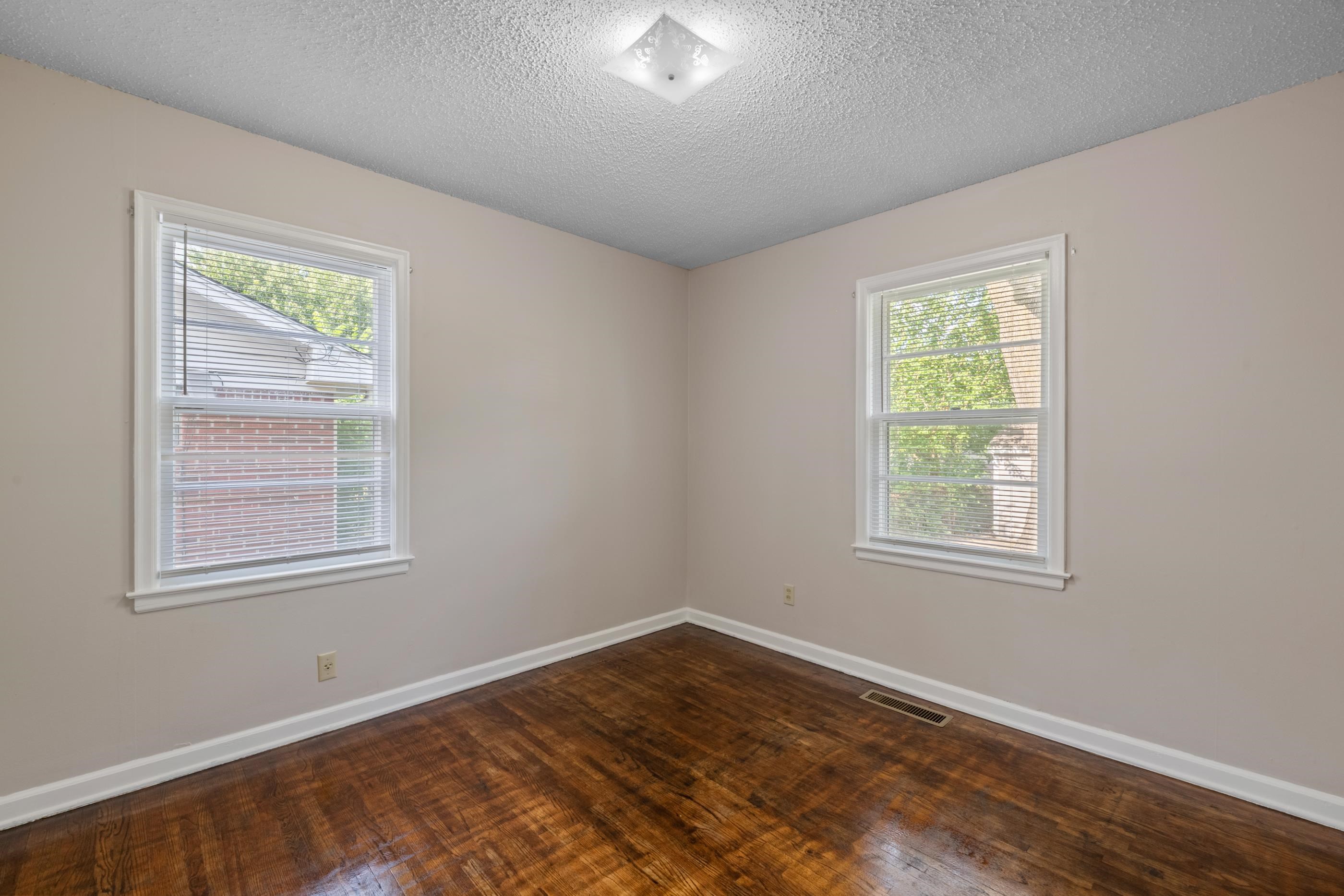 901 S Drury Lane Property Photo 25