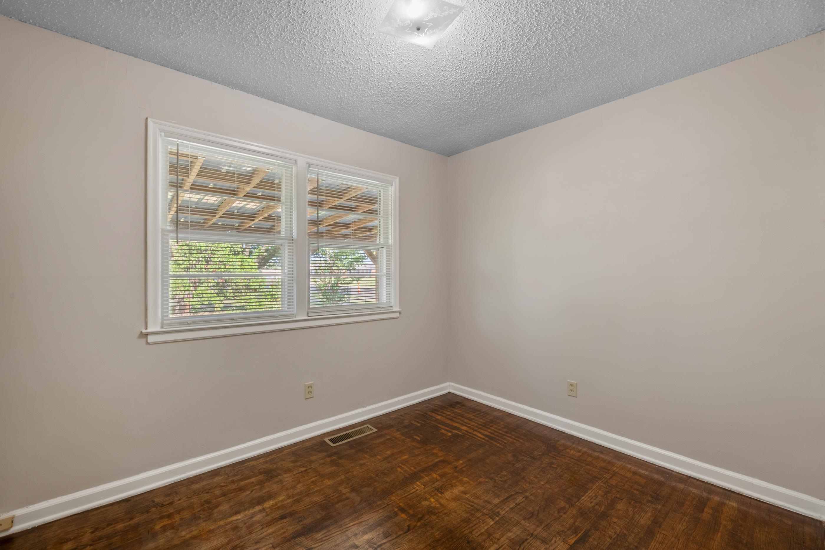 901 S Drury Lane Property Photo 27
