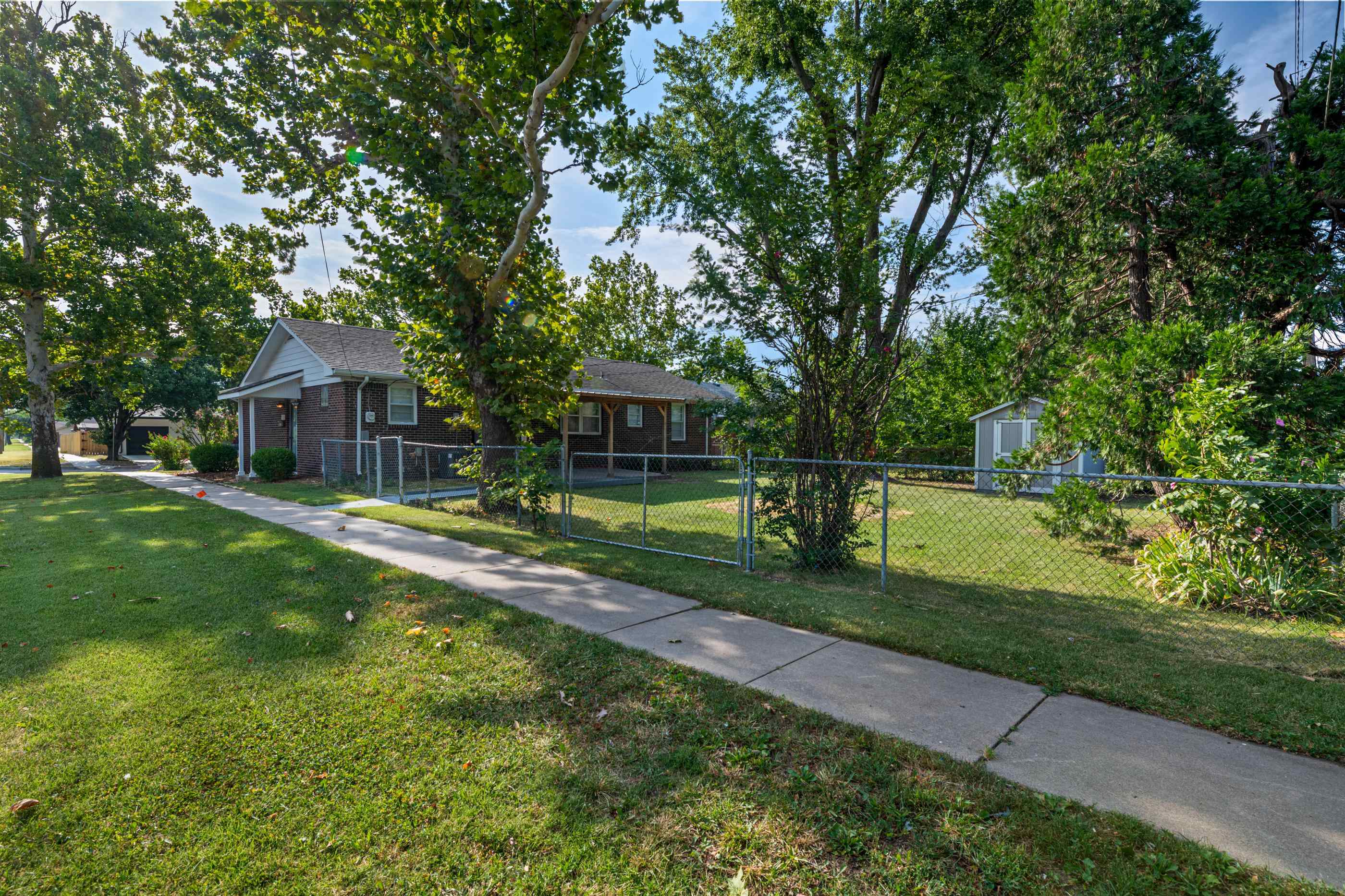 901 S Drury Lane Property Photo 31