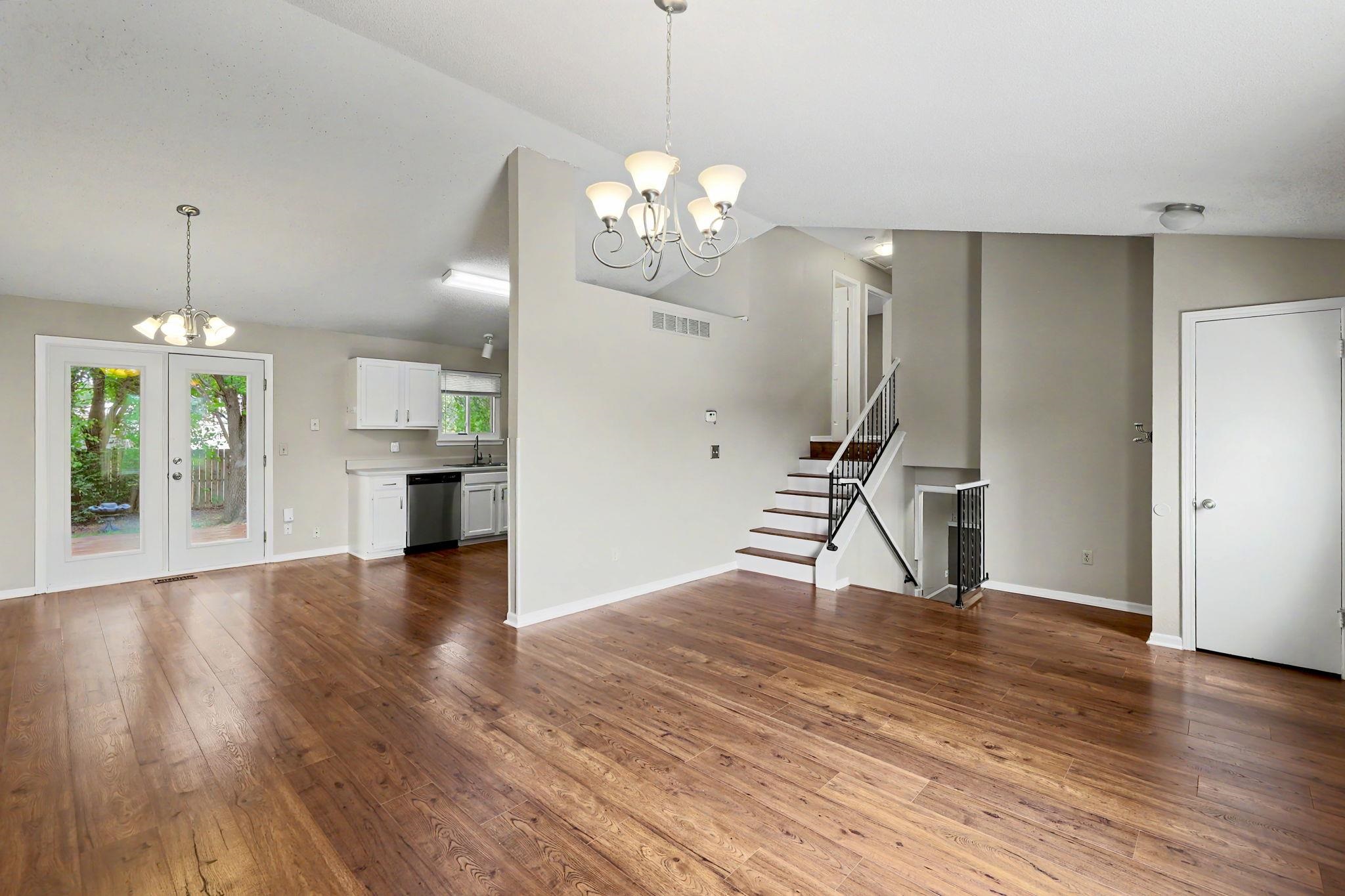 3227 N Longfellow Ct Property Photo 6