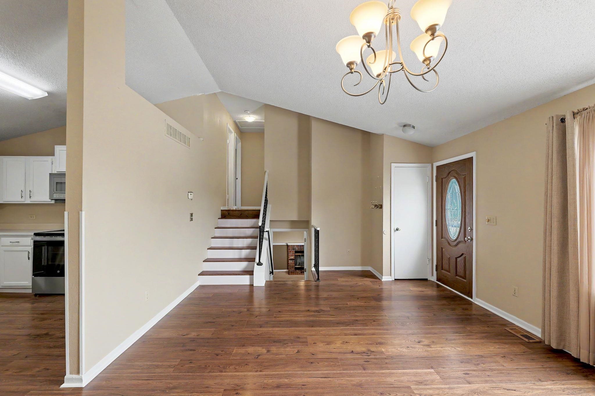 3227 N Longfellow Ct Property Photo 7