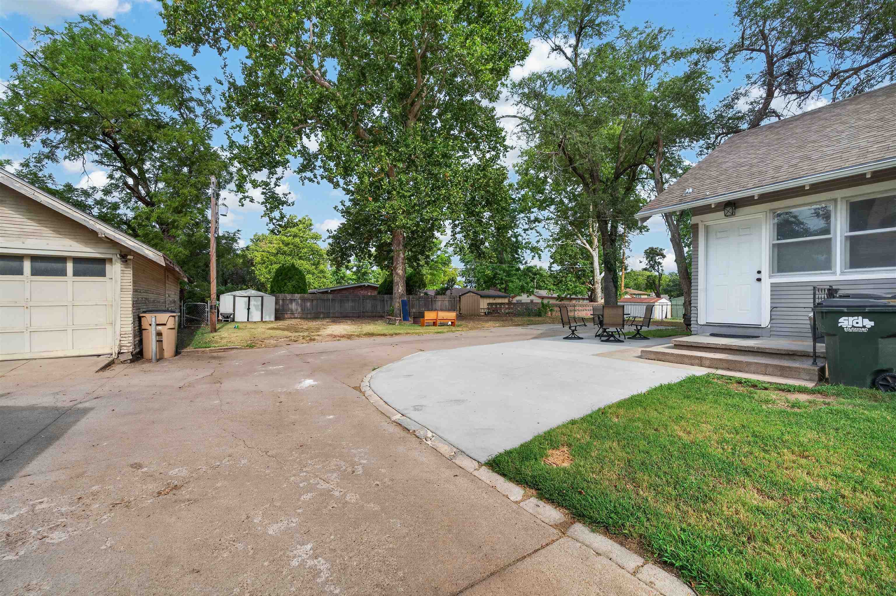 2321 N Monroe Property Photo 29