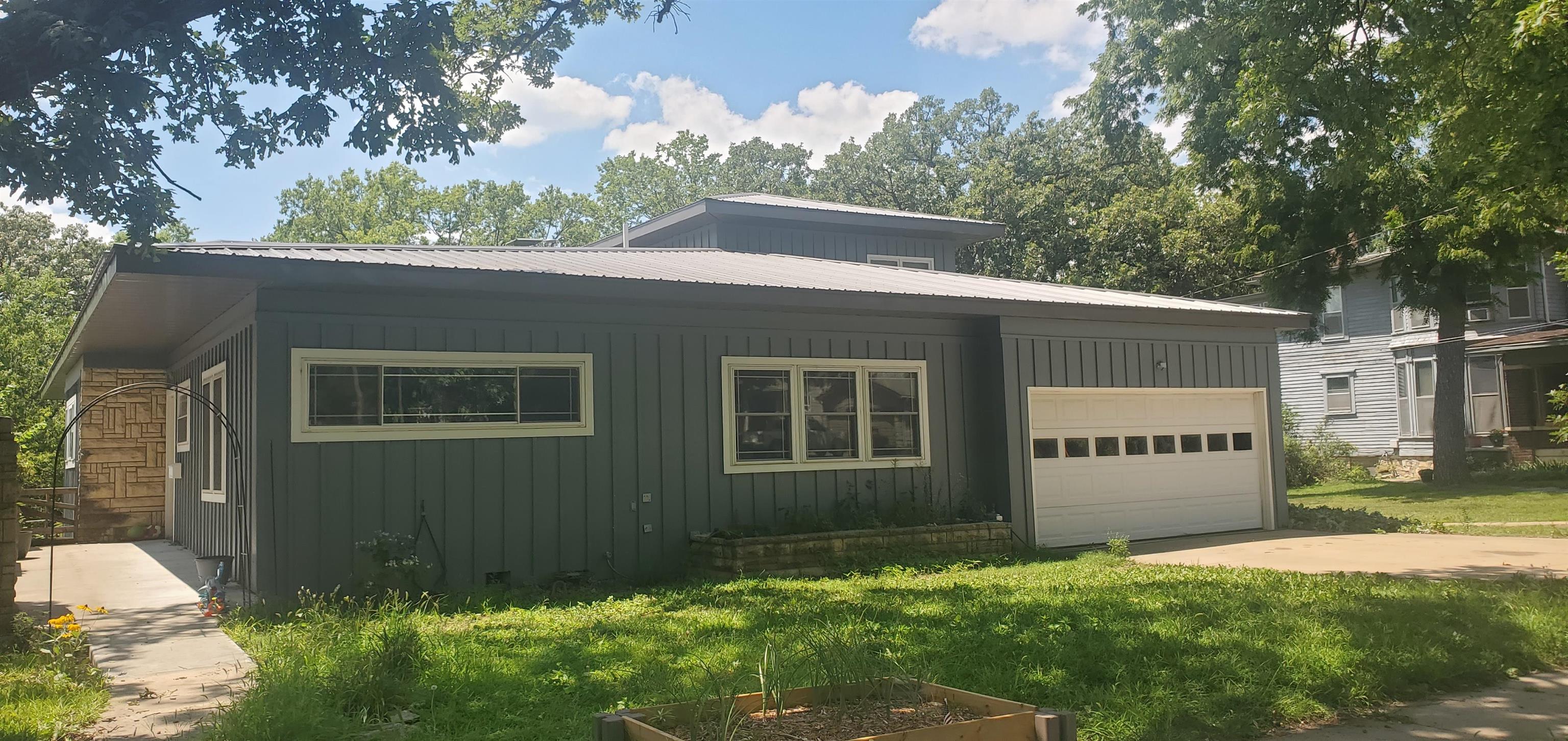 329 N Elm