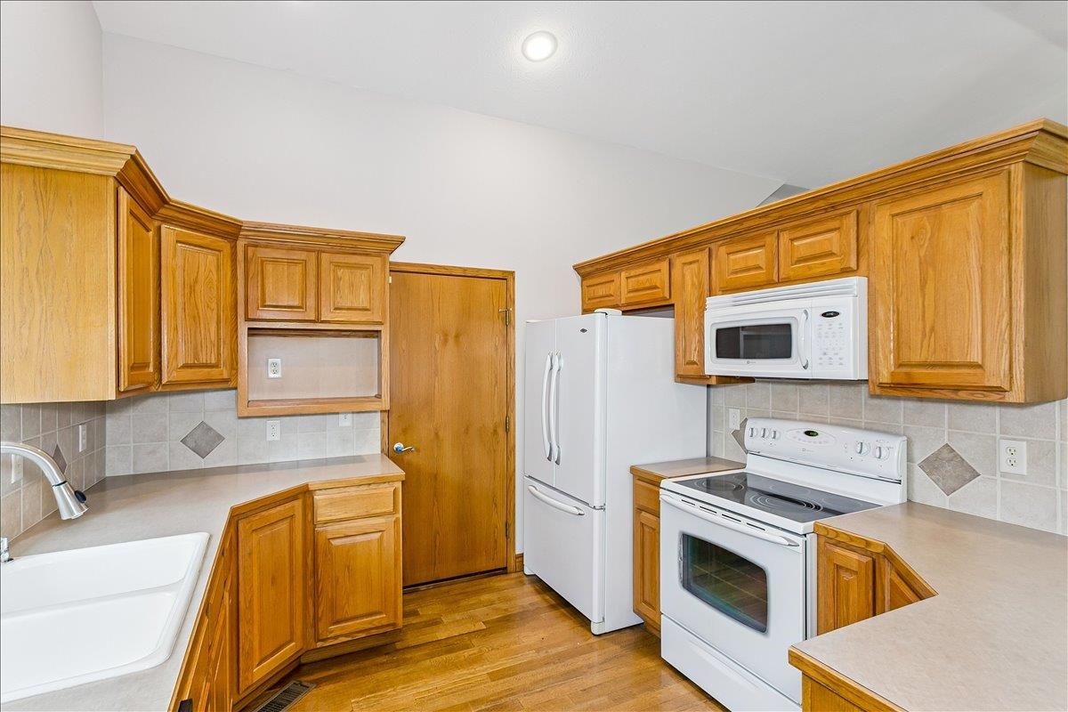 572 N Creek Trail Property Photo 6