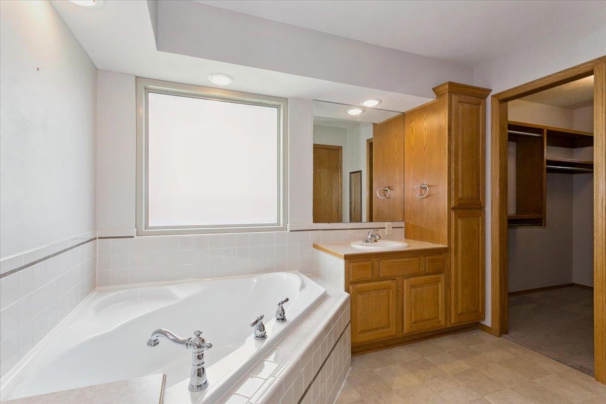 572 N Creek Trail Property Photo 12