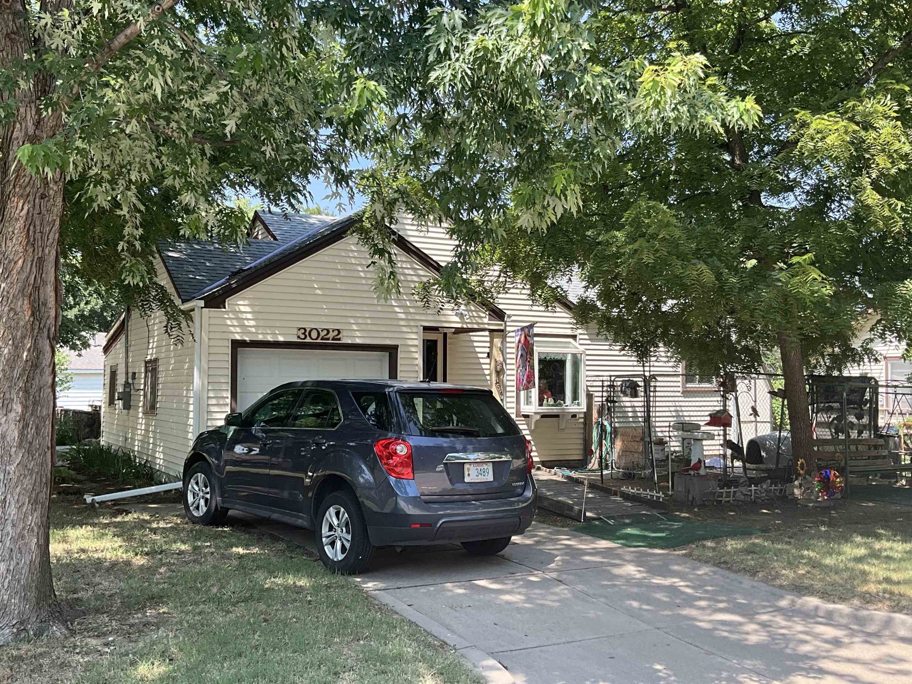 3022 W Elm Property Photo 1