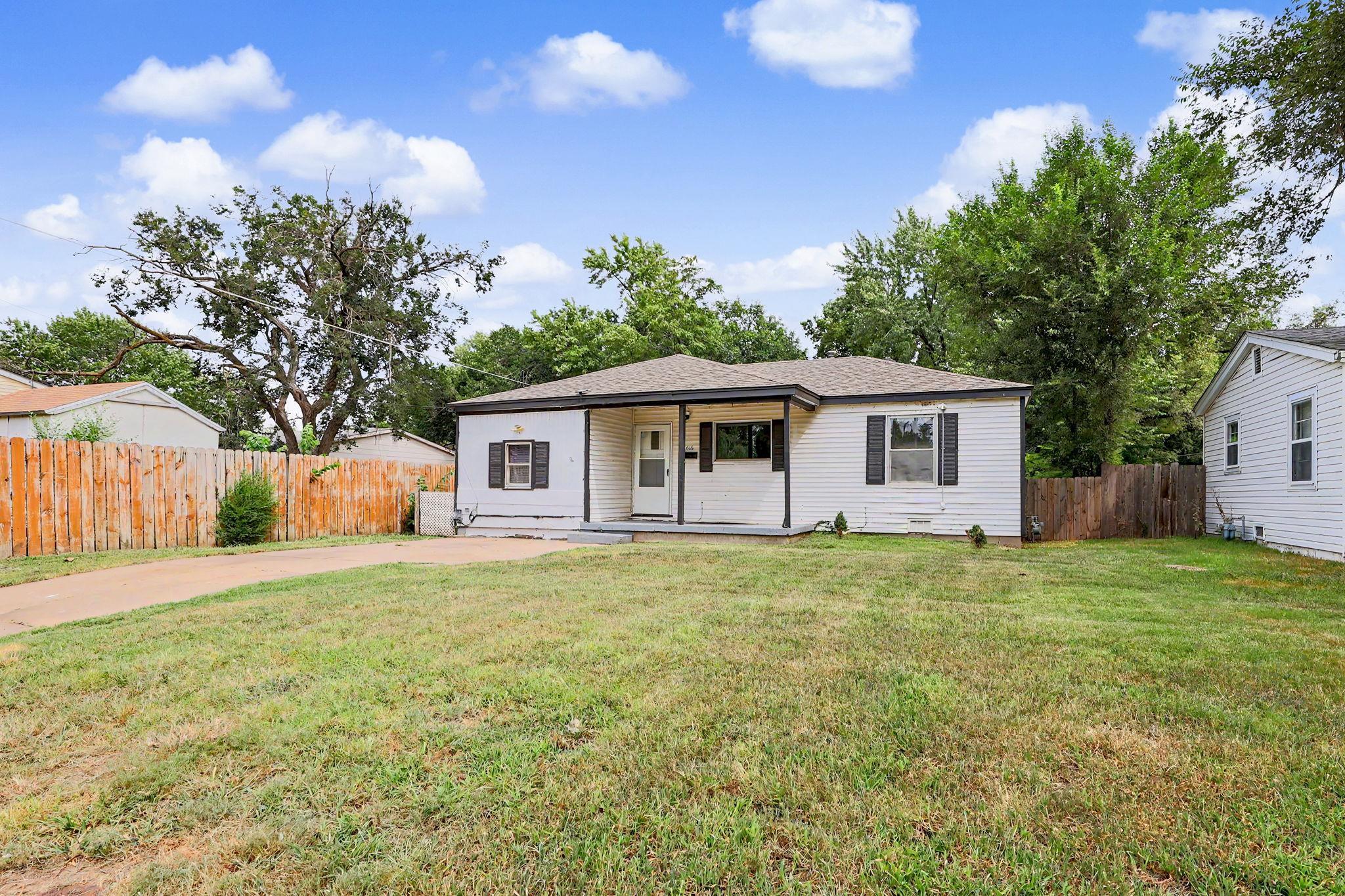 1616 E Funston Property Photo 3