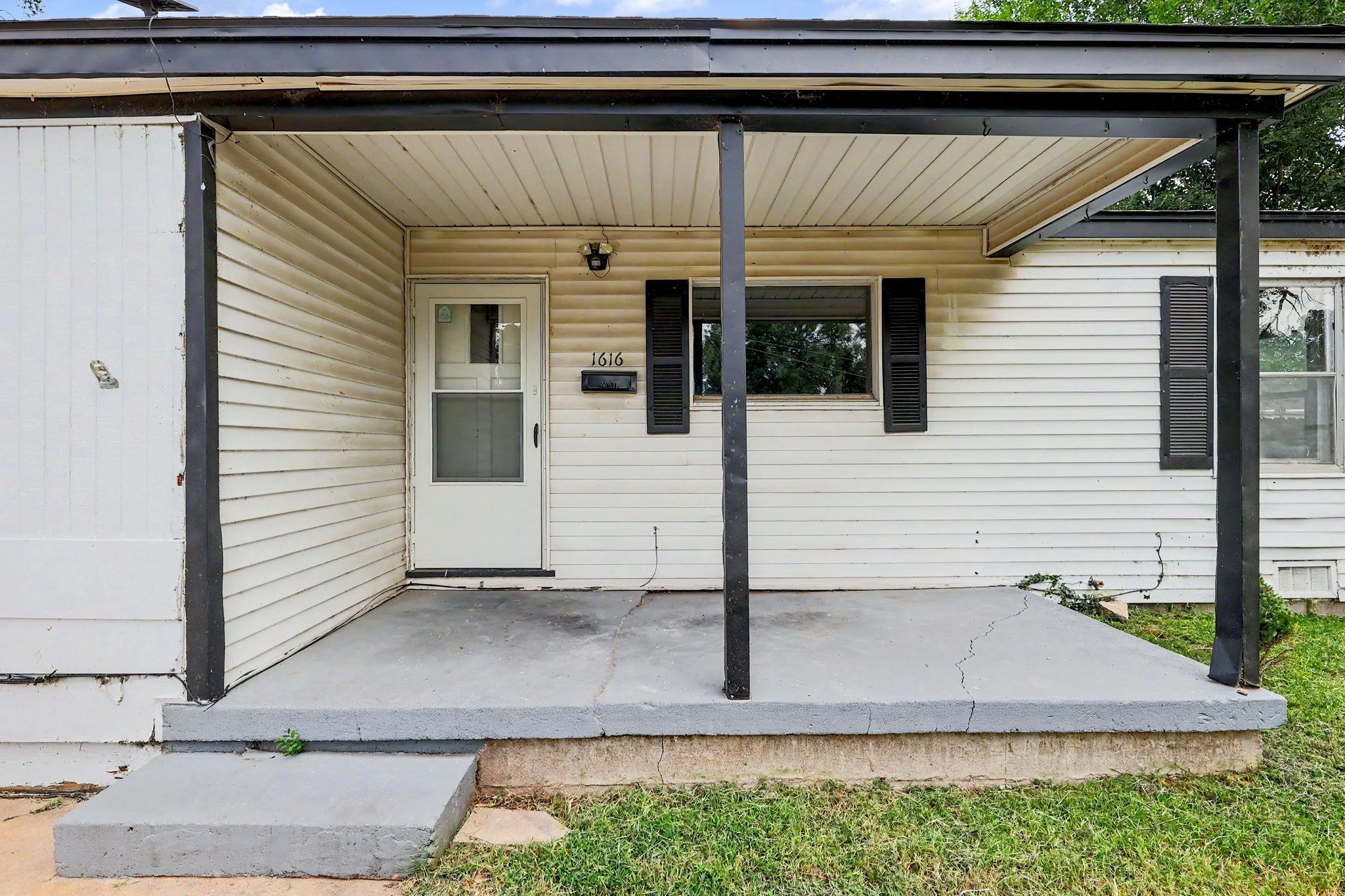 1616 E Funston Property Photo 4