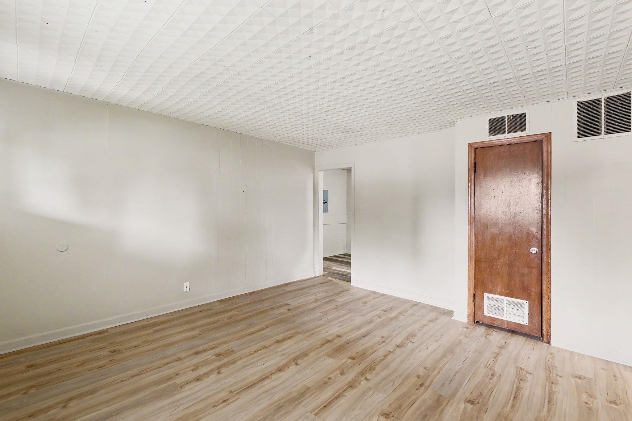1616 E Funston Property Photo 5