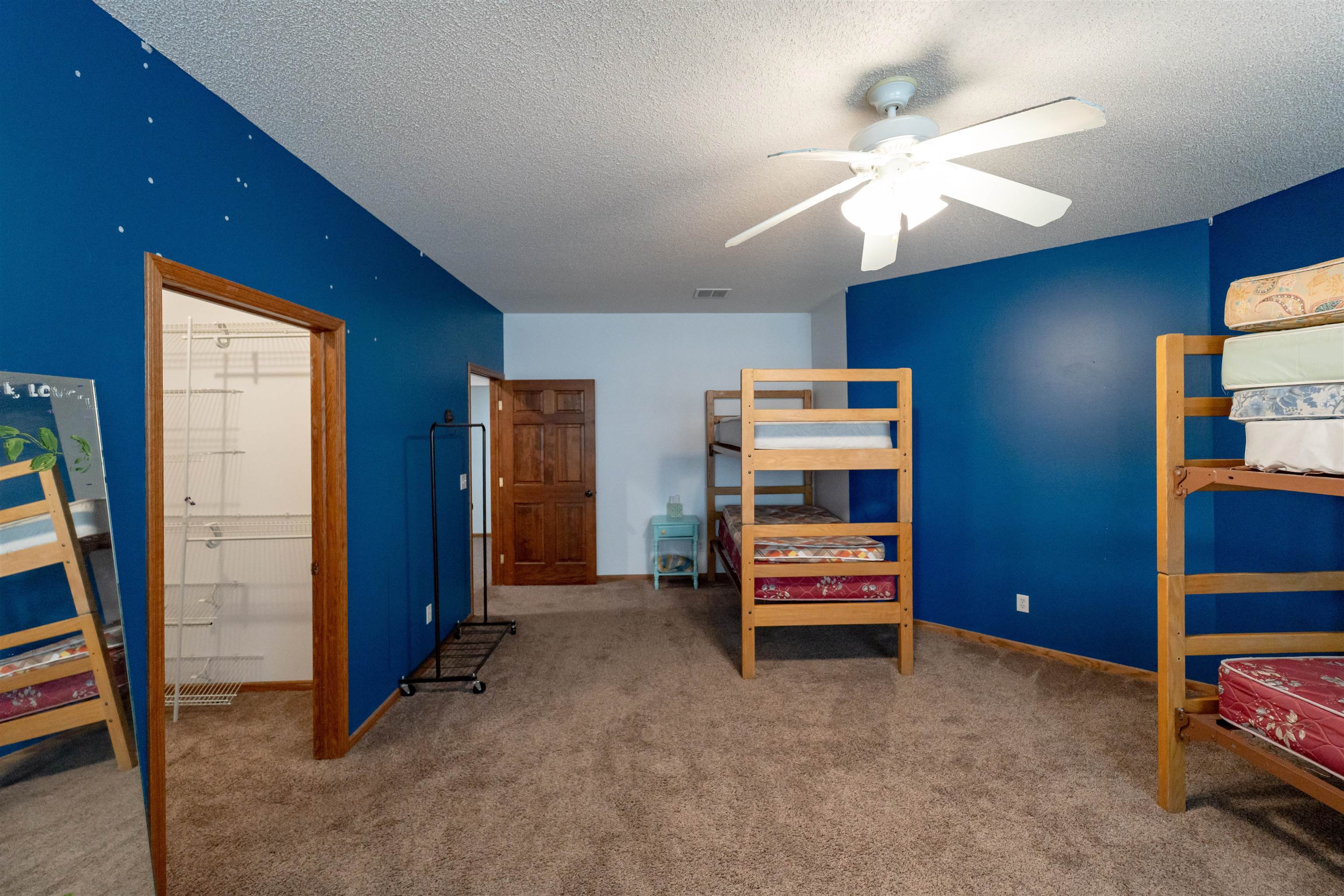 4819 S Hillside Property Photo 9
