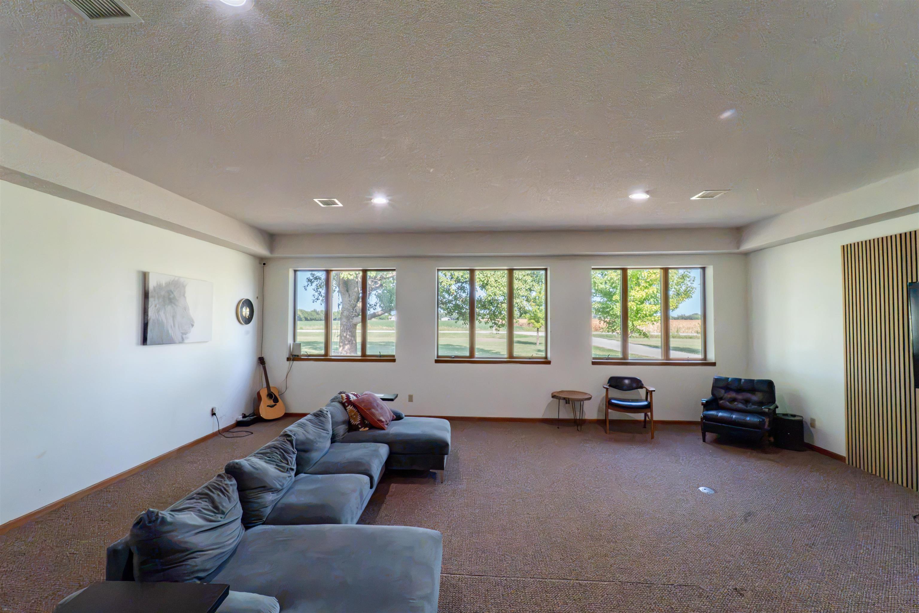 4819 S Hillside Property Photo 12