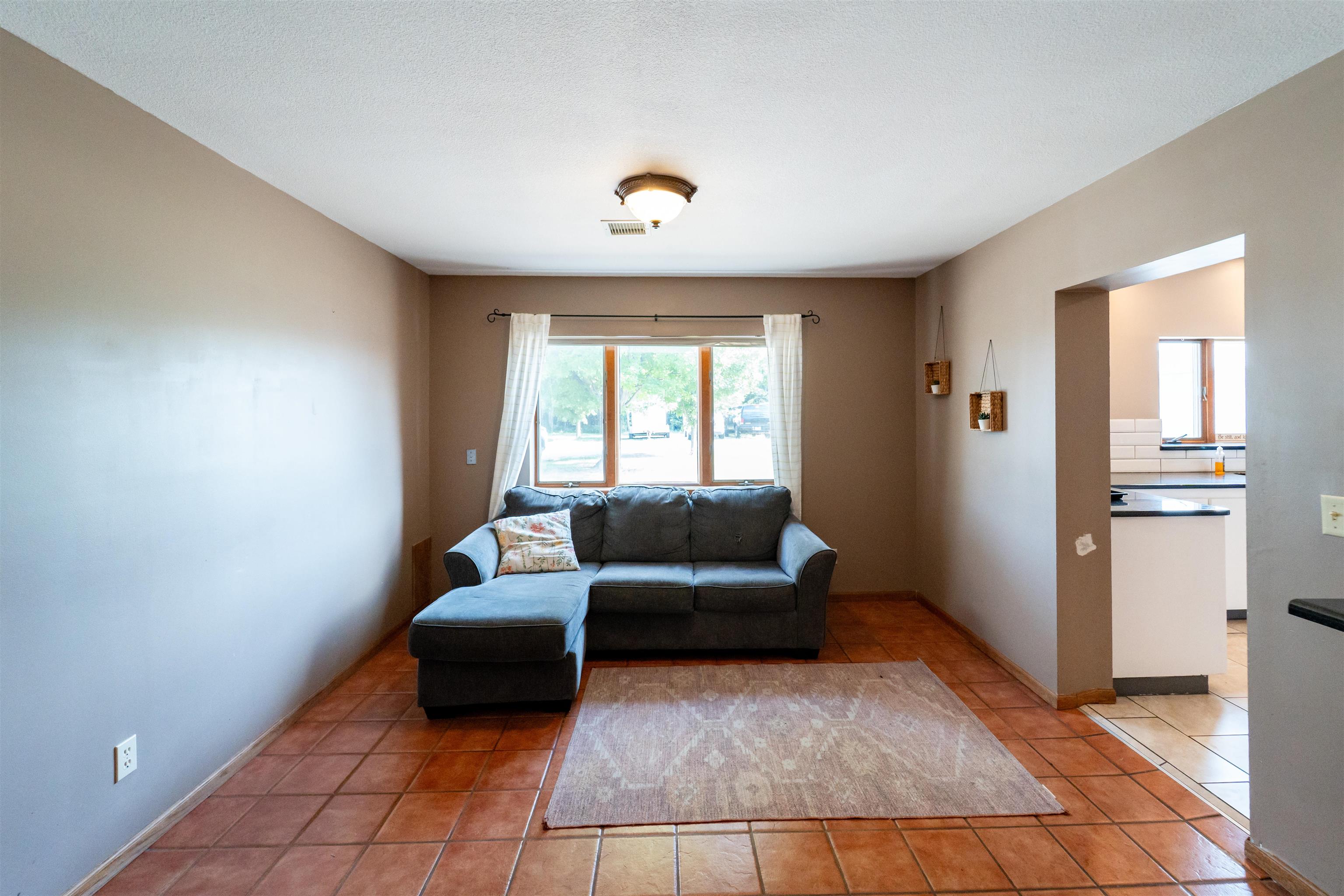 4819 S Hillside Property Photo 15