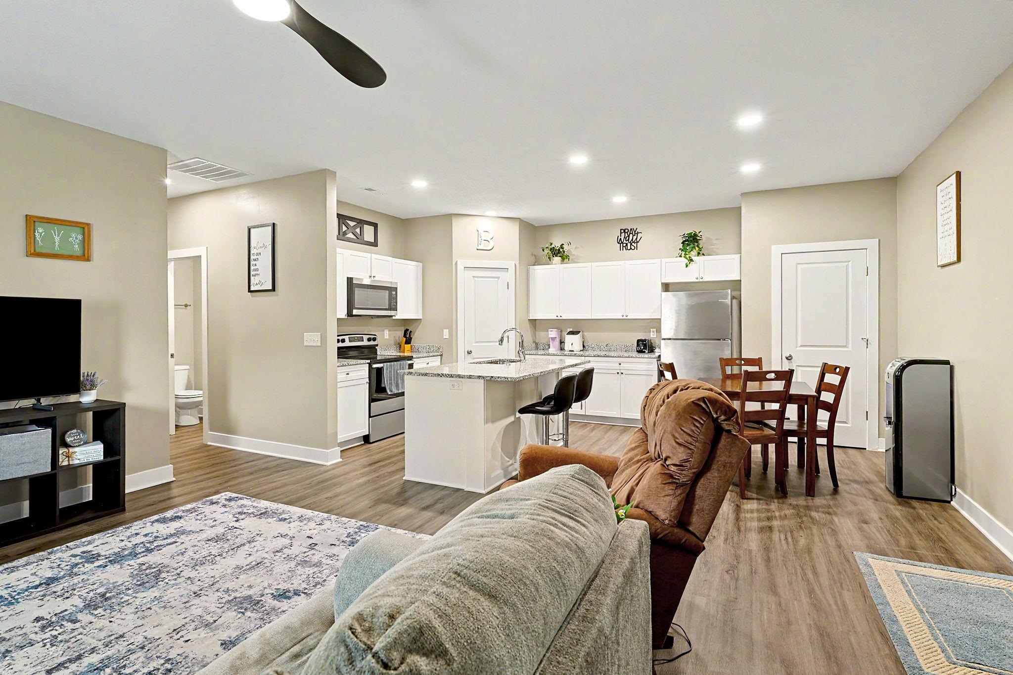5227-5229 N Cypress St Property Photo 5