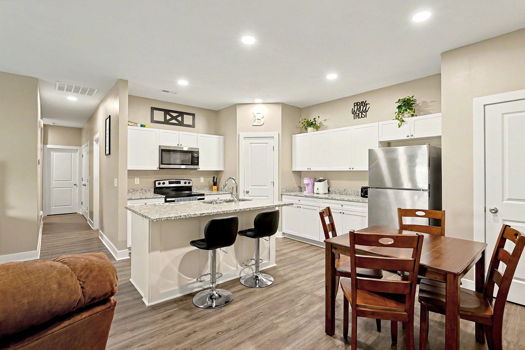 5227-5229 N Cypress St Property Photo 6