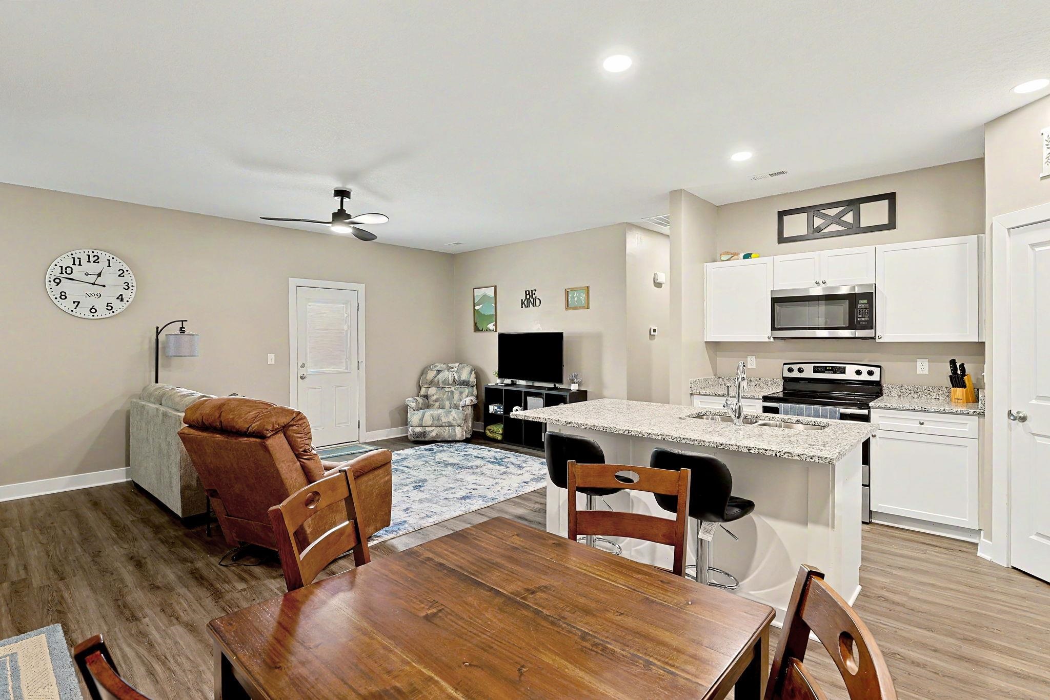 5227-5229 N Cypress St Property Photo 9