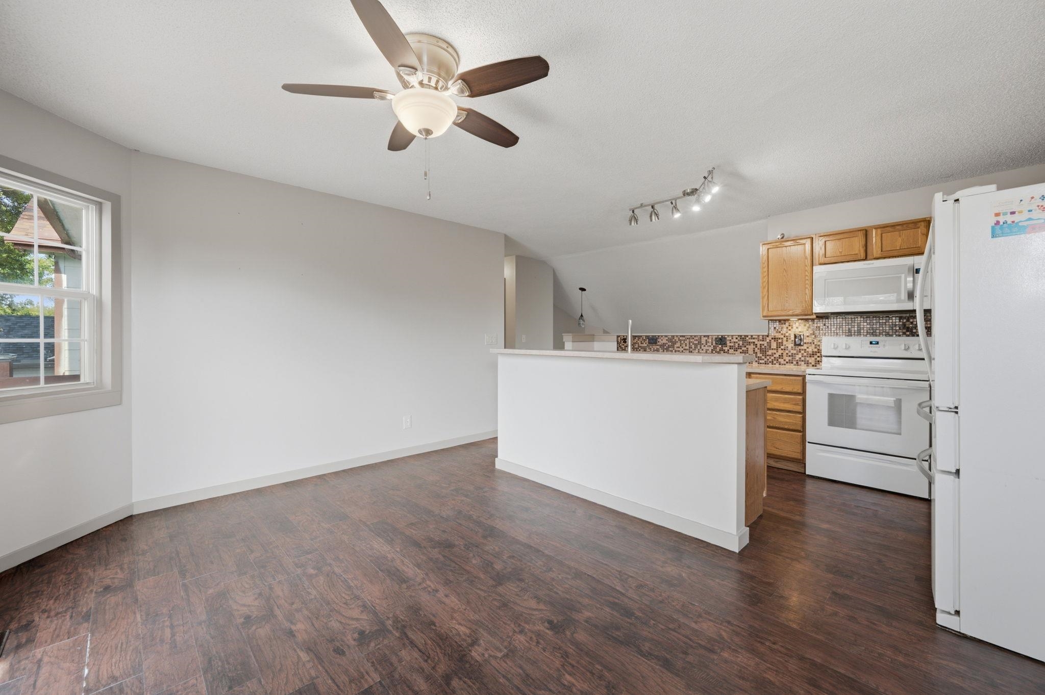 5737 W Georgia Property Photo 11