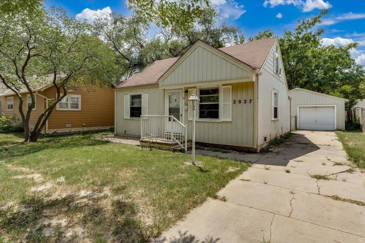 2027 S Gold St Property Photo 3