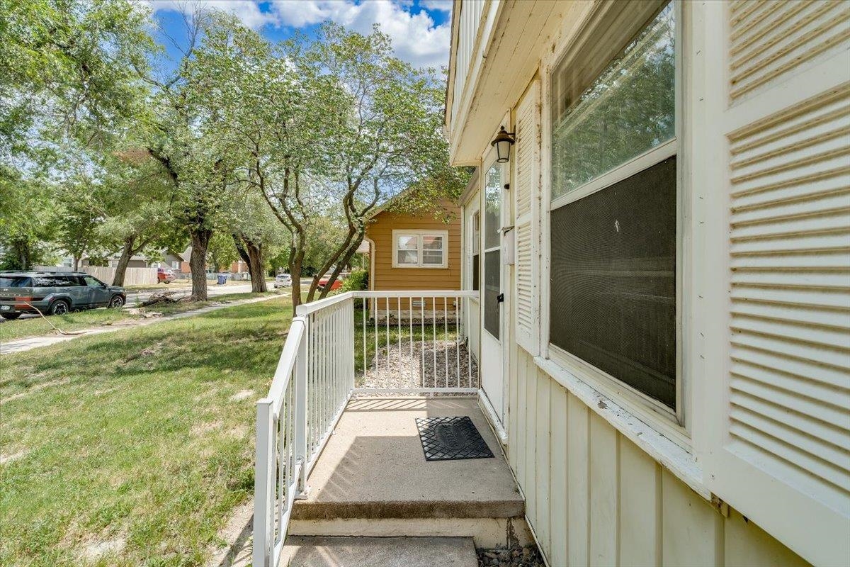 2027 S Gold St Property Photo 4