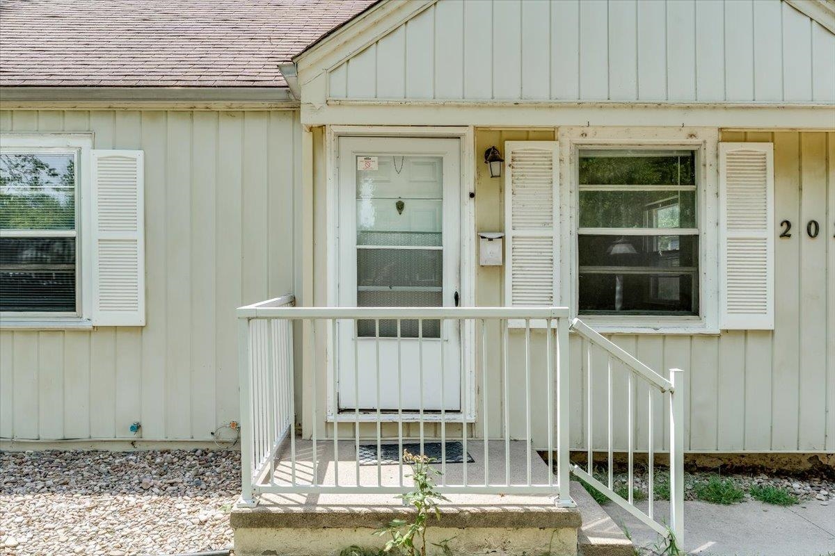 2027 S Gold St Property Photo 5