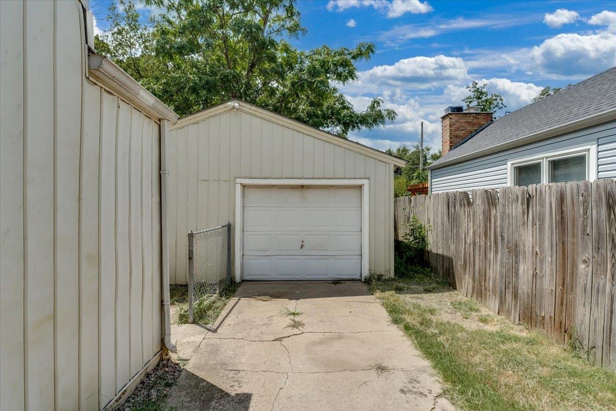 2027 S Gold St Property Photo 30