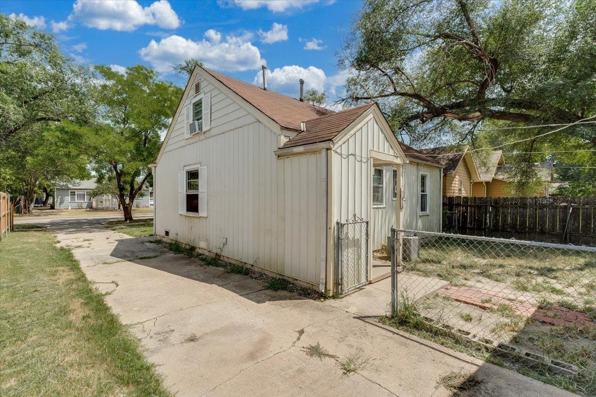 2027 S Gold St Property Photo 31